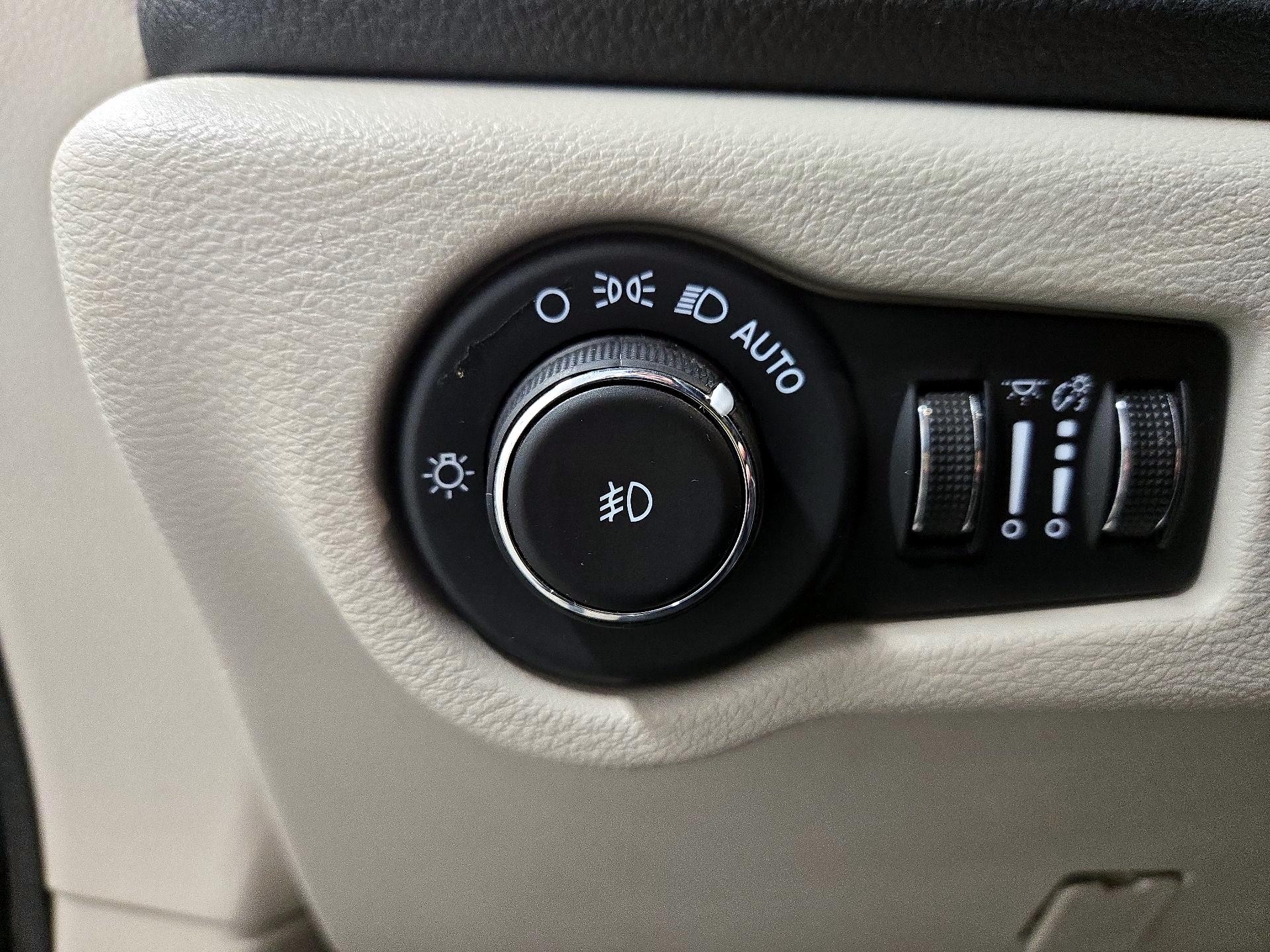 Thumbnail: 2023 Chrysler Pacifica - 13