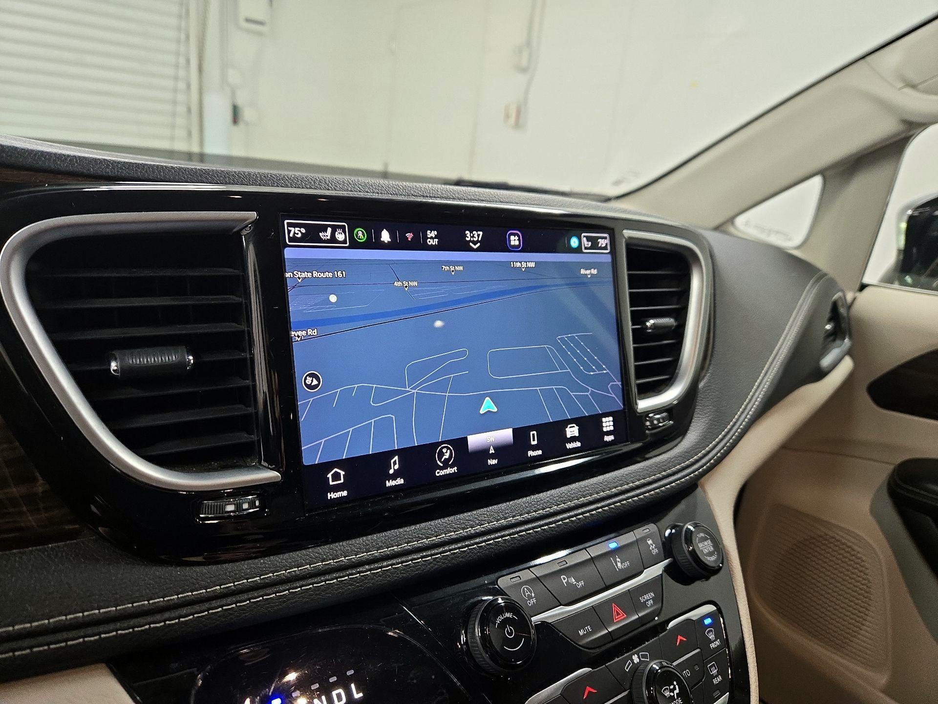 Thumbnail: 2023 Chrysler Pacifica - 14