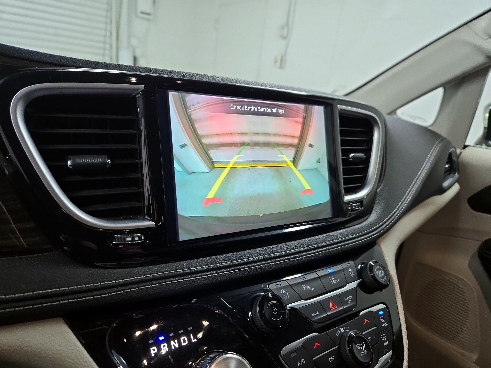 Thumbnail: 2023 Chrysler Pacifica - 15