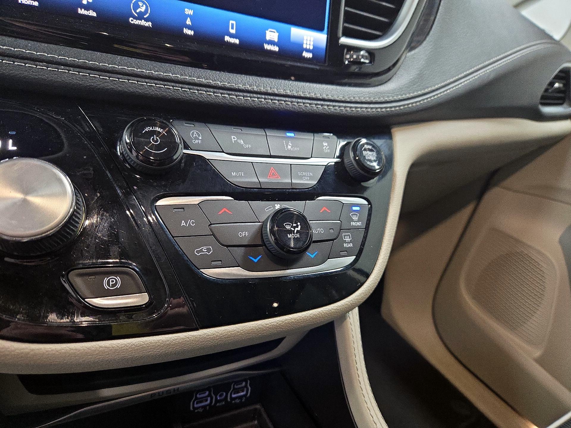 Thumbnail: 2023 Chrysler Pacifica - 17