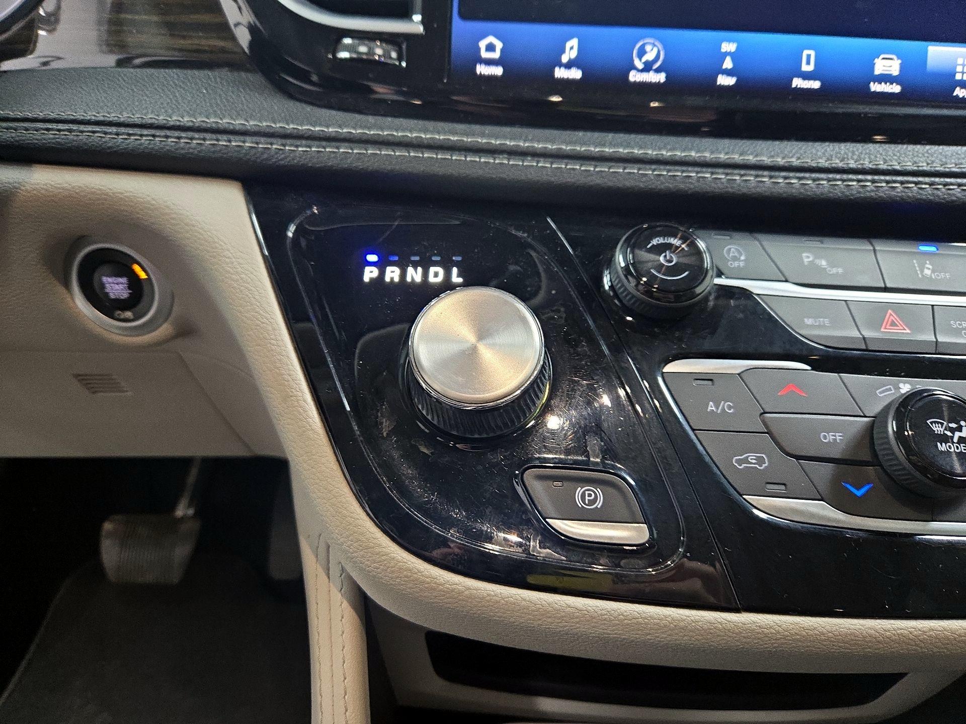 Thumbnail: 2023 Chrysler Pacifica - 18