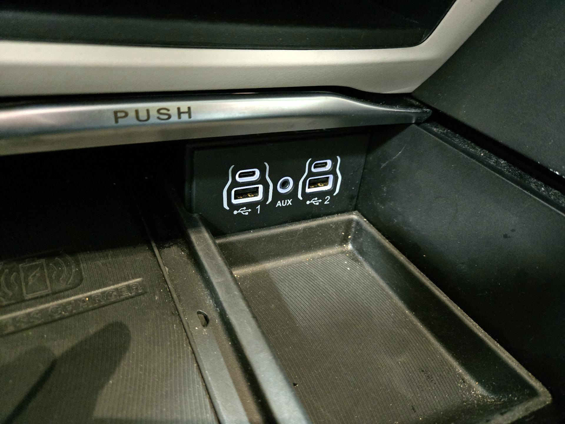 Thumbnail: 2023 Chrysler Pacifica - 19