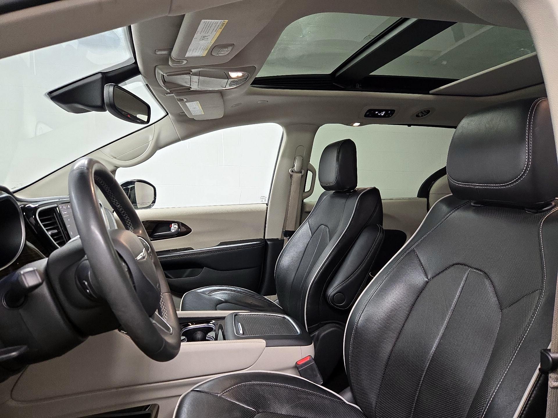 Thumbnail: 2023 Chrysler Pacifica - 20