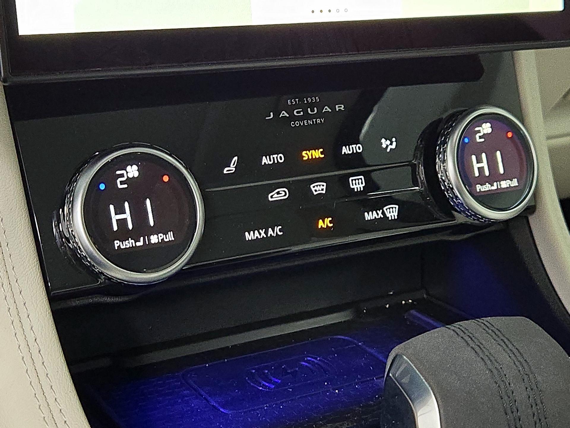 Thumbnail: 2022 Jaguar F-Pace - 17