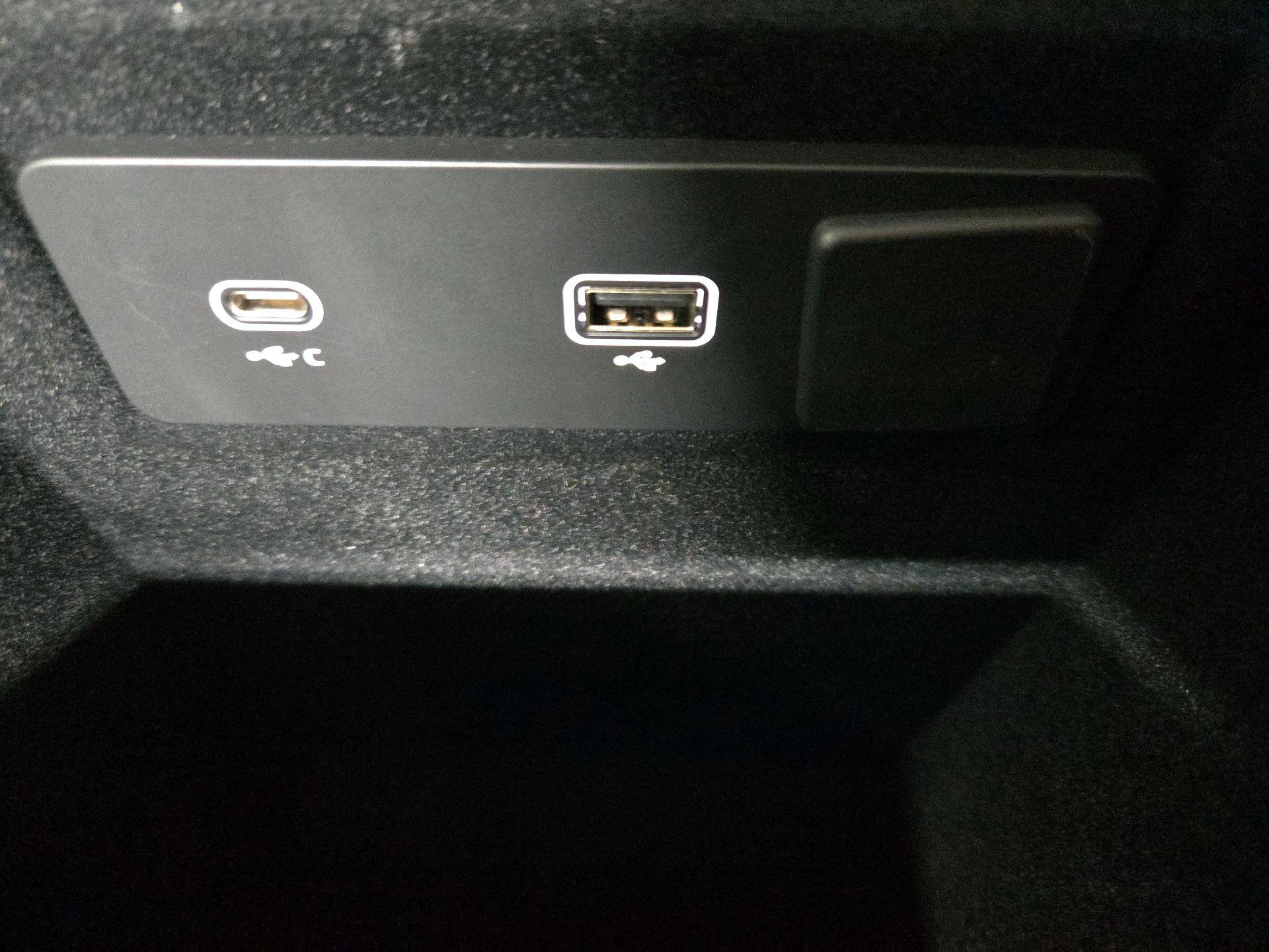 Thumbnail: 2022 Jaguar F-Pace - 19