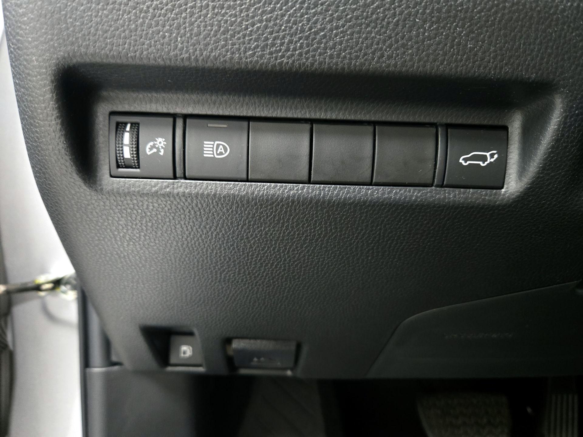 Thumbnail: 2022 Toyota RAV4 - 13