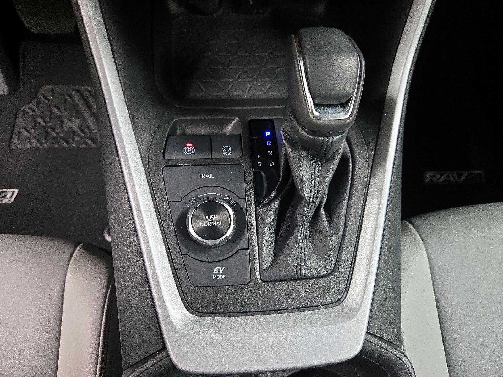 Thumbnail: 2022 Toyota RAV4 - 17