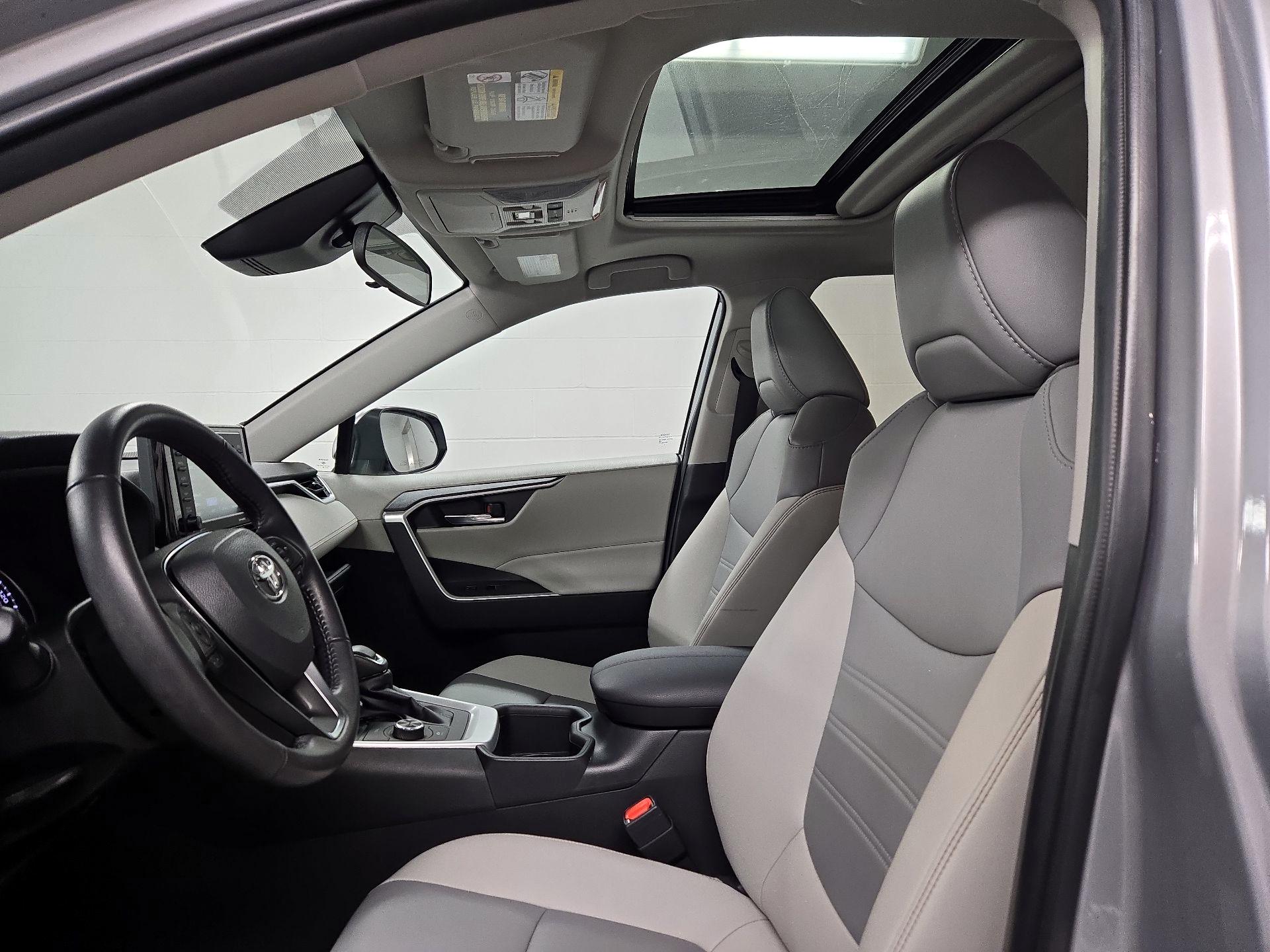 Thumbnail: 2022 Toyota RAV4 - 19