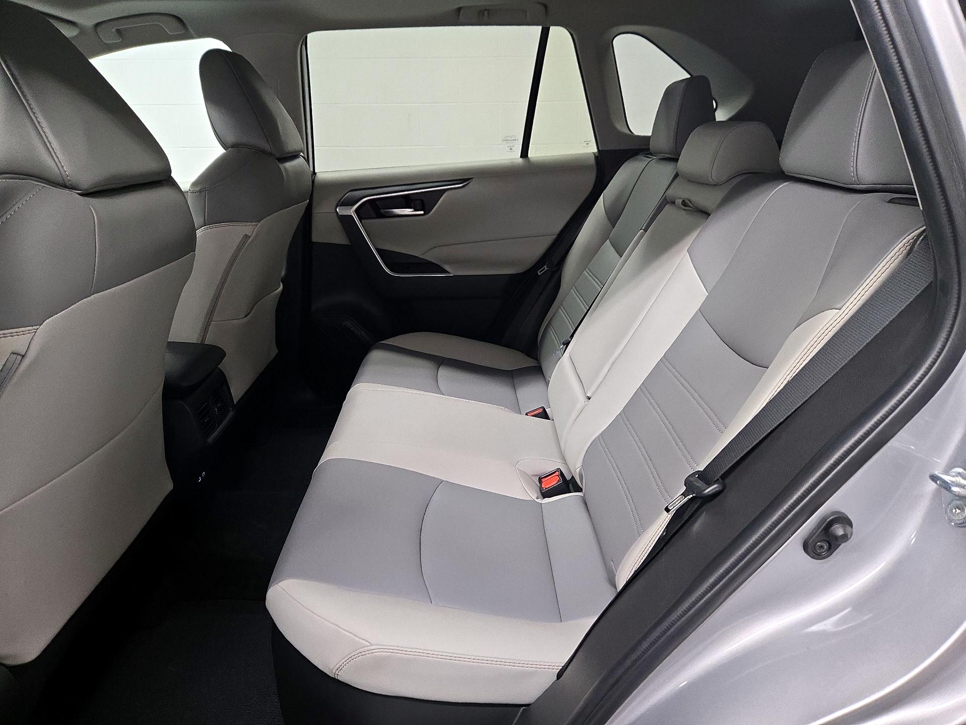 Thumbnail: 2022 Toyota RAV4 - 20