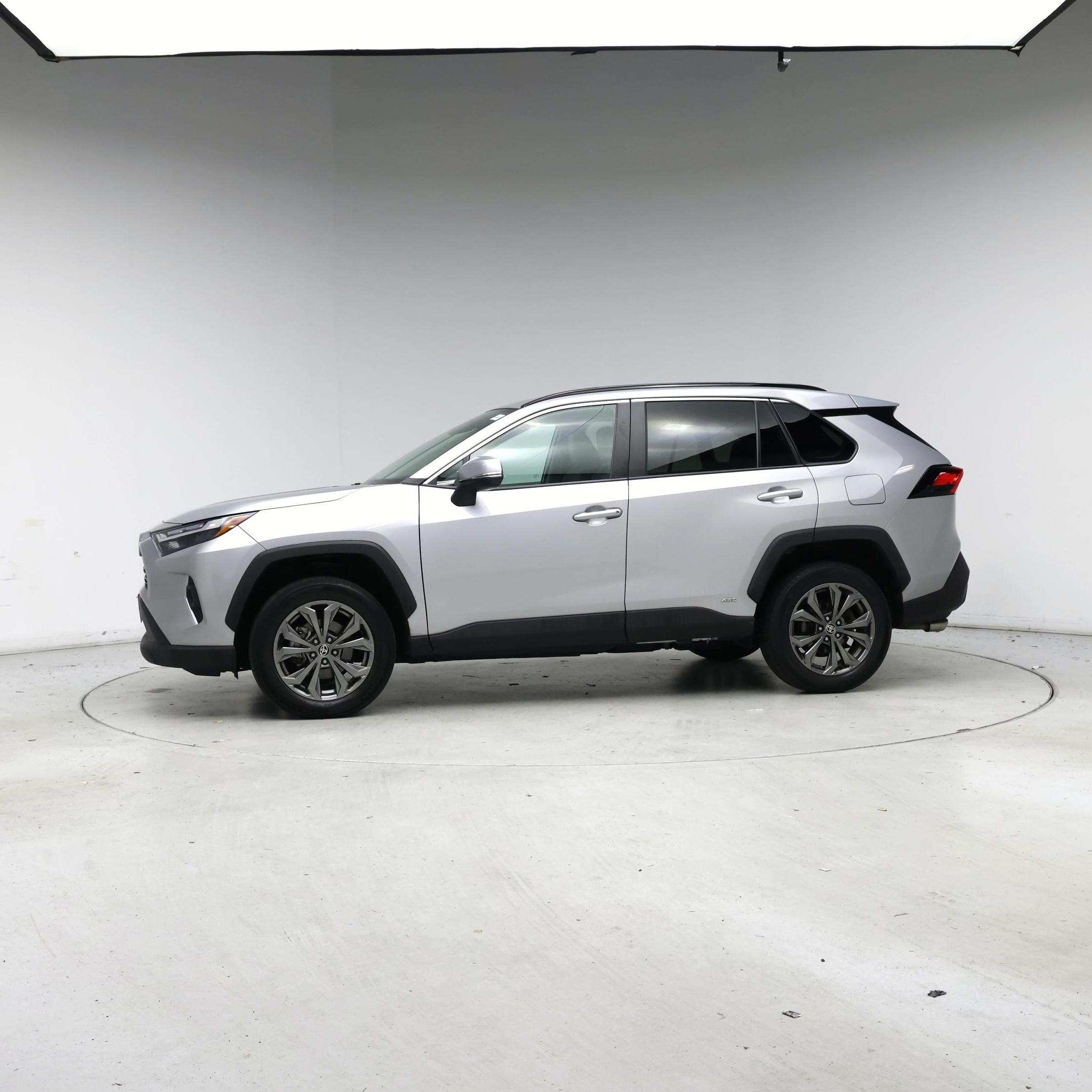 Thumbnail: 2022 Toyota RAV4 - 3