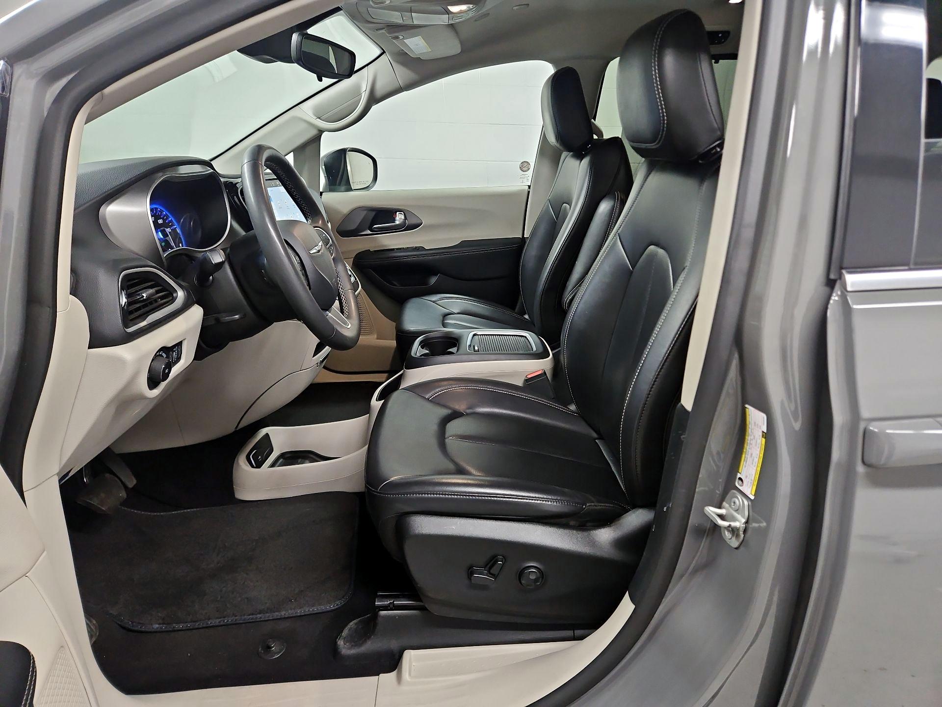 Thumbnail: 2023 Chrysler Pacifica - 11