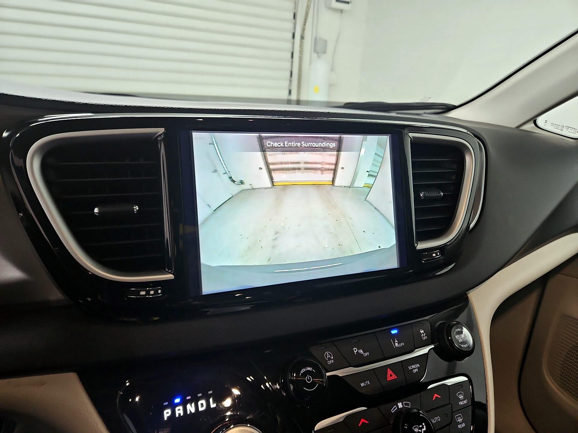 Thumbnail: 2023 Chrysler Pacifica - 14