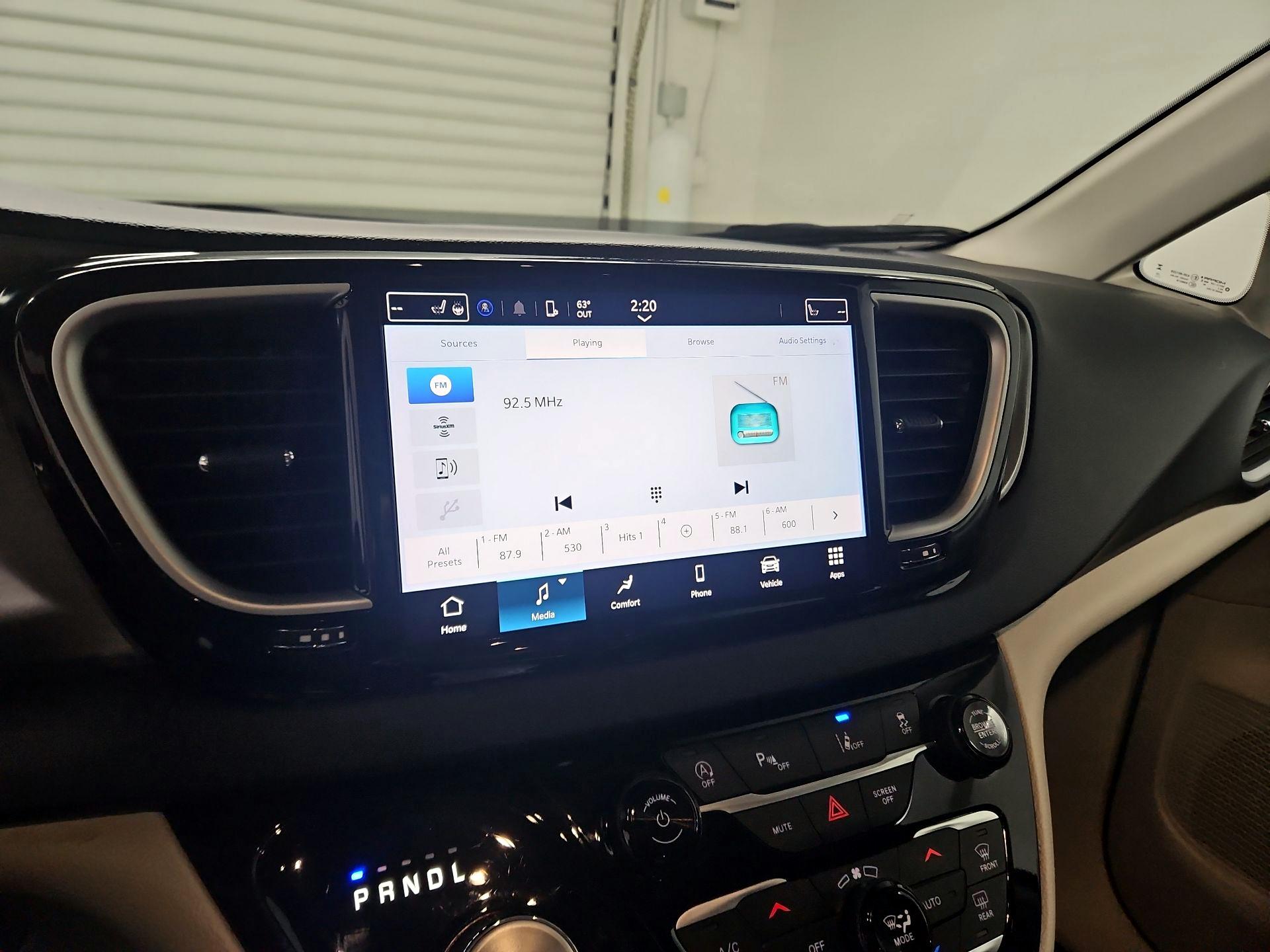 Thumbnail: 2023 Chrysler Pacifica - 15