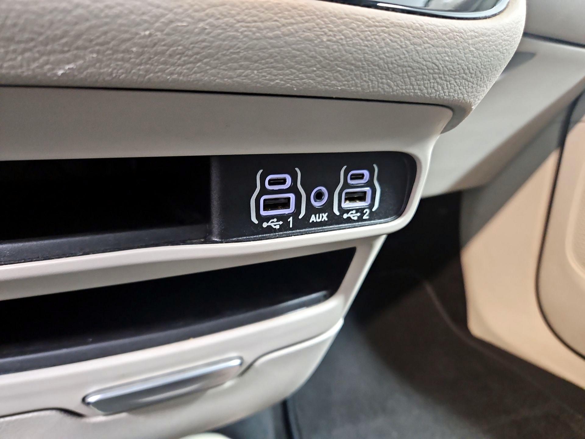 Thumbnail: 2023 Chrysler Pacifica - 18