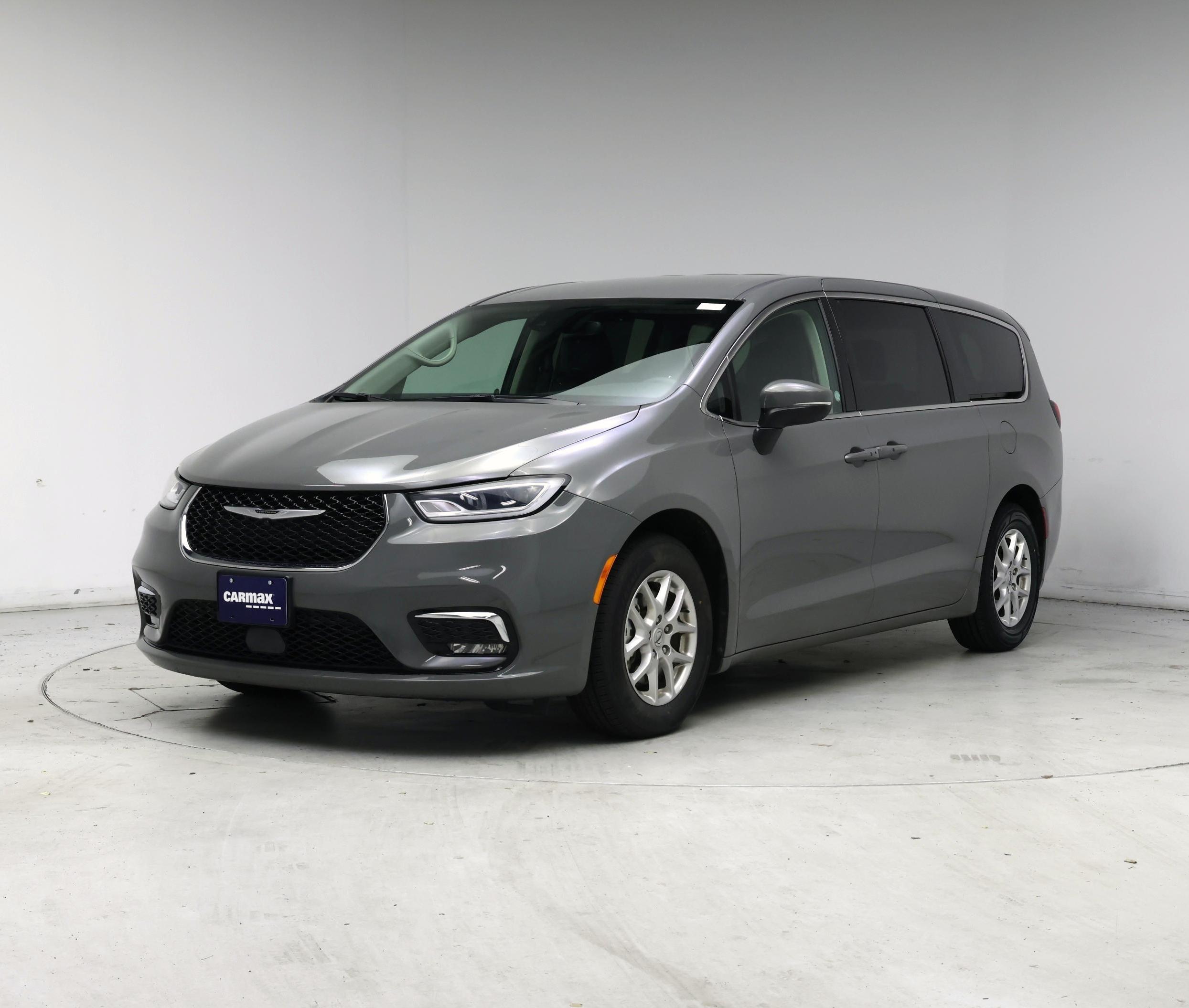 Thumbnail: 2023 Chrysler Pacifica - 4