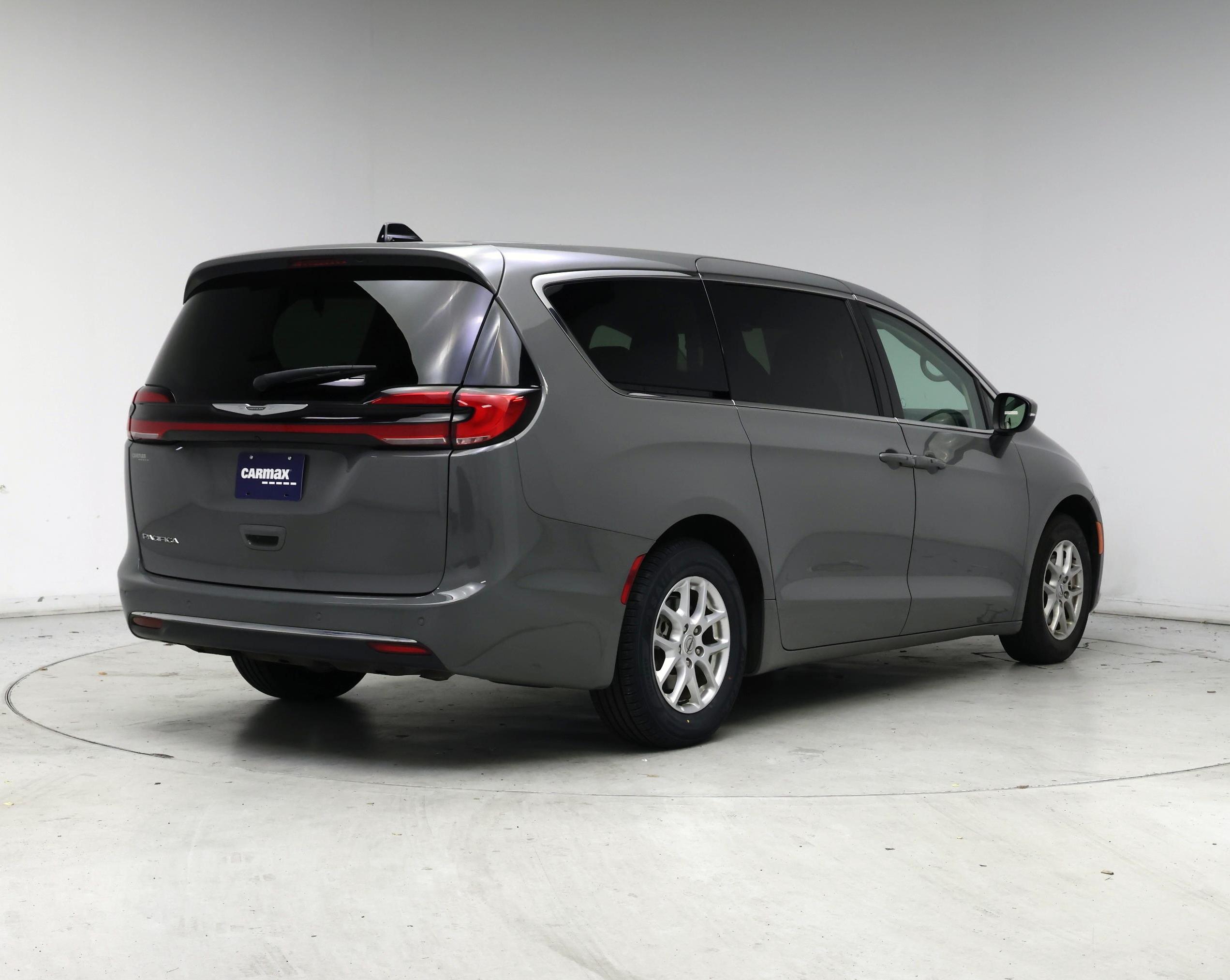 Thumbnail: 2023 Chrysler Pacifica - 8