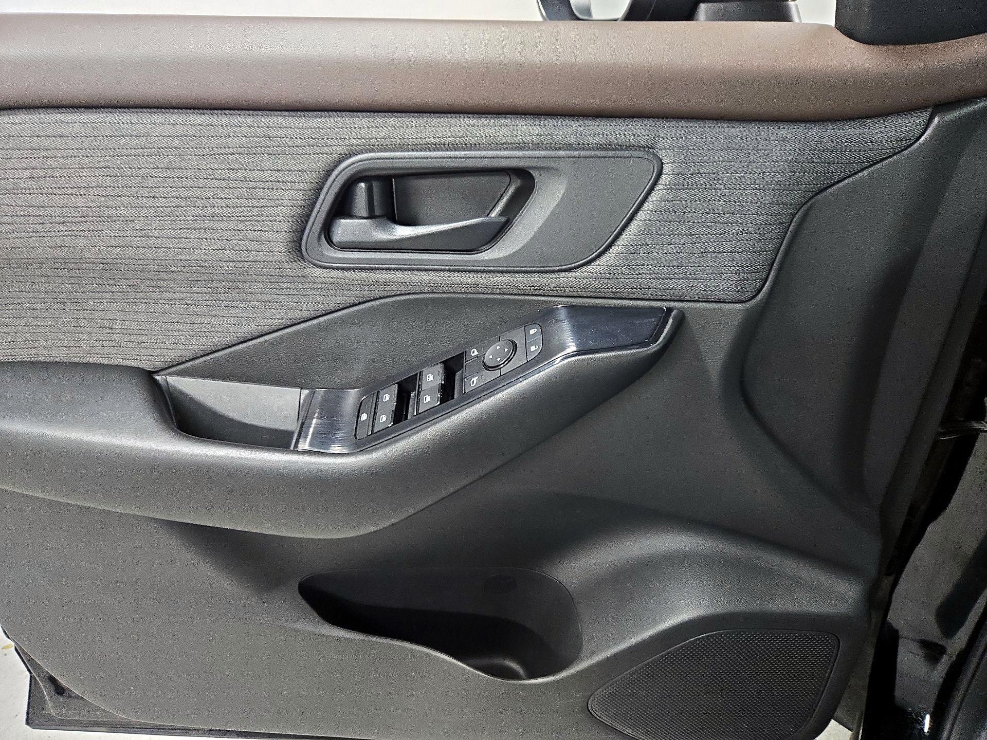 Thumbnail: 2023 Nissan Rogue - 12