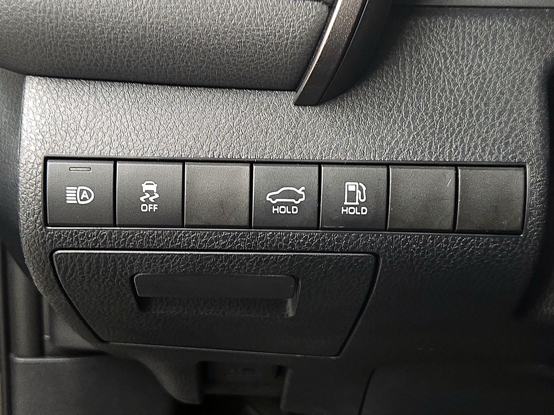 Thumbnail: 2020 Toyota Camry - 13