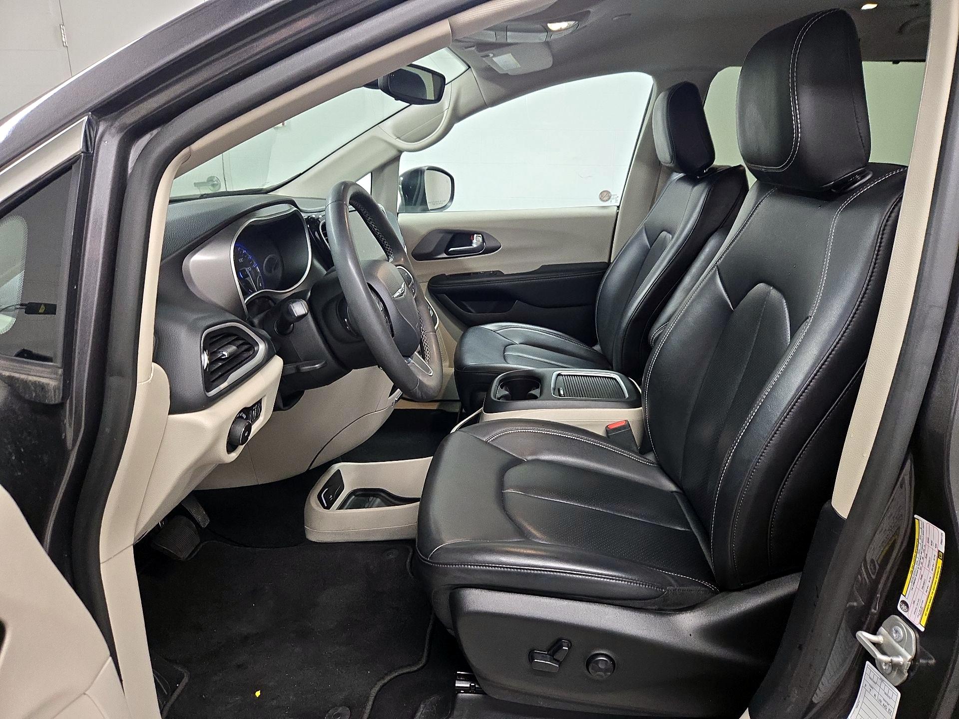 Thumbnail: 2023 Chrysler Pacifica - 11