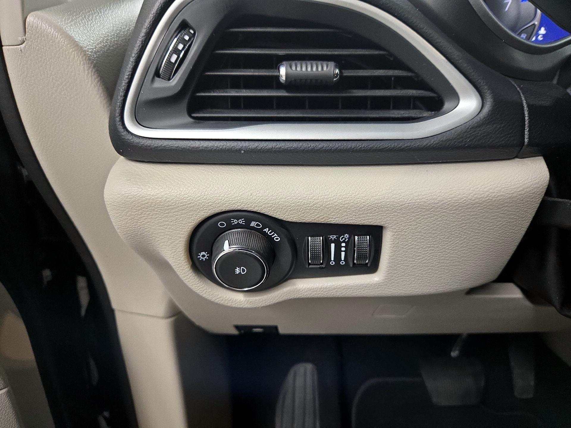 Thumbnail: 2023 Chrysler Pacifica - 13