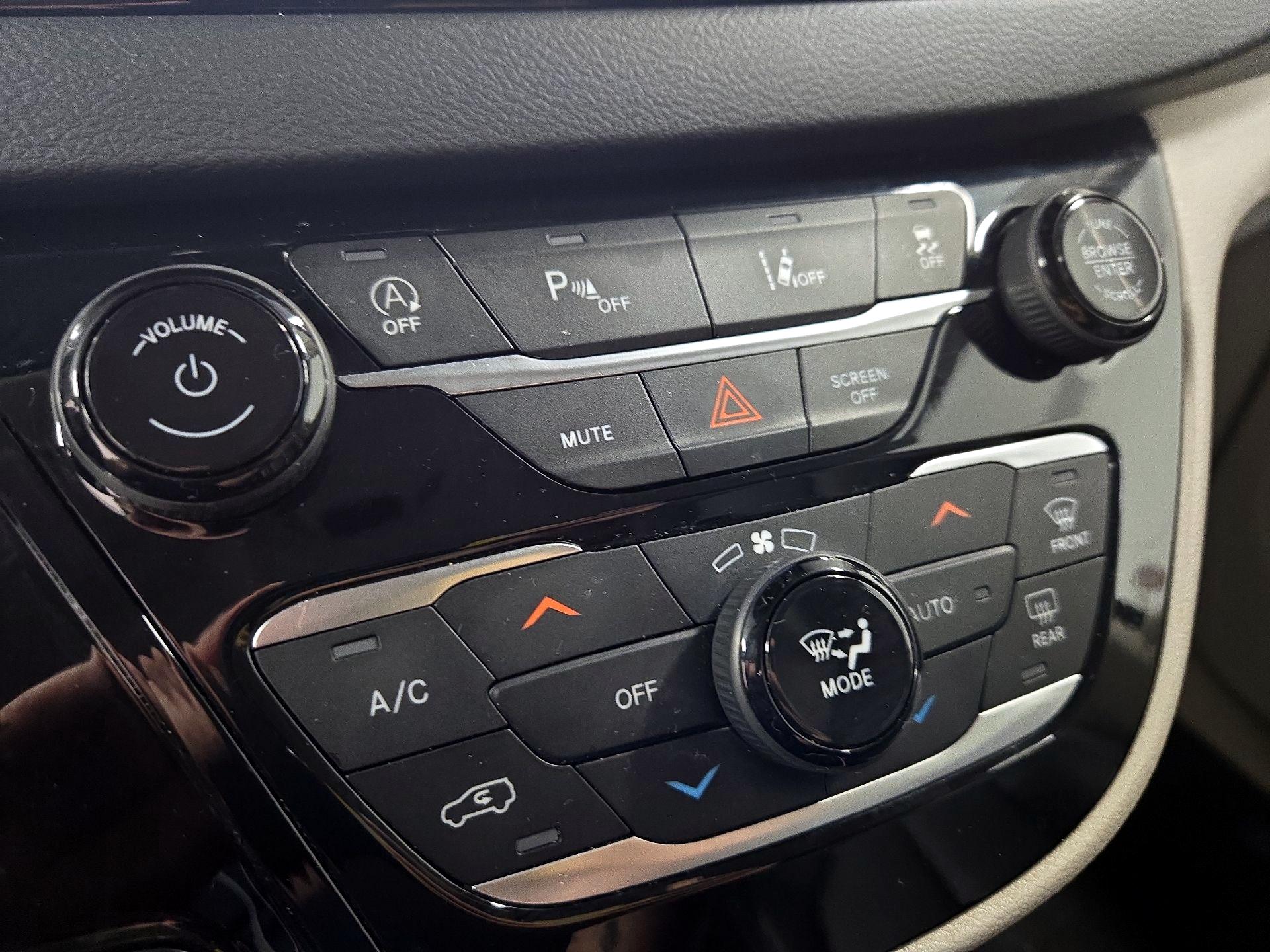 Thumbnail: 2023 Chrysler Pacifica - 16