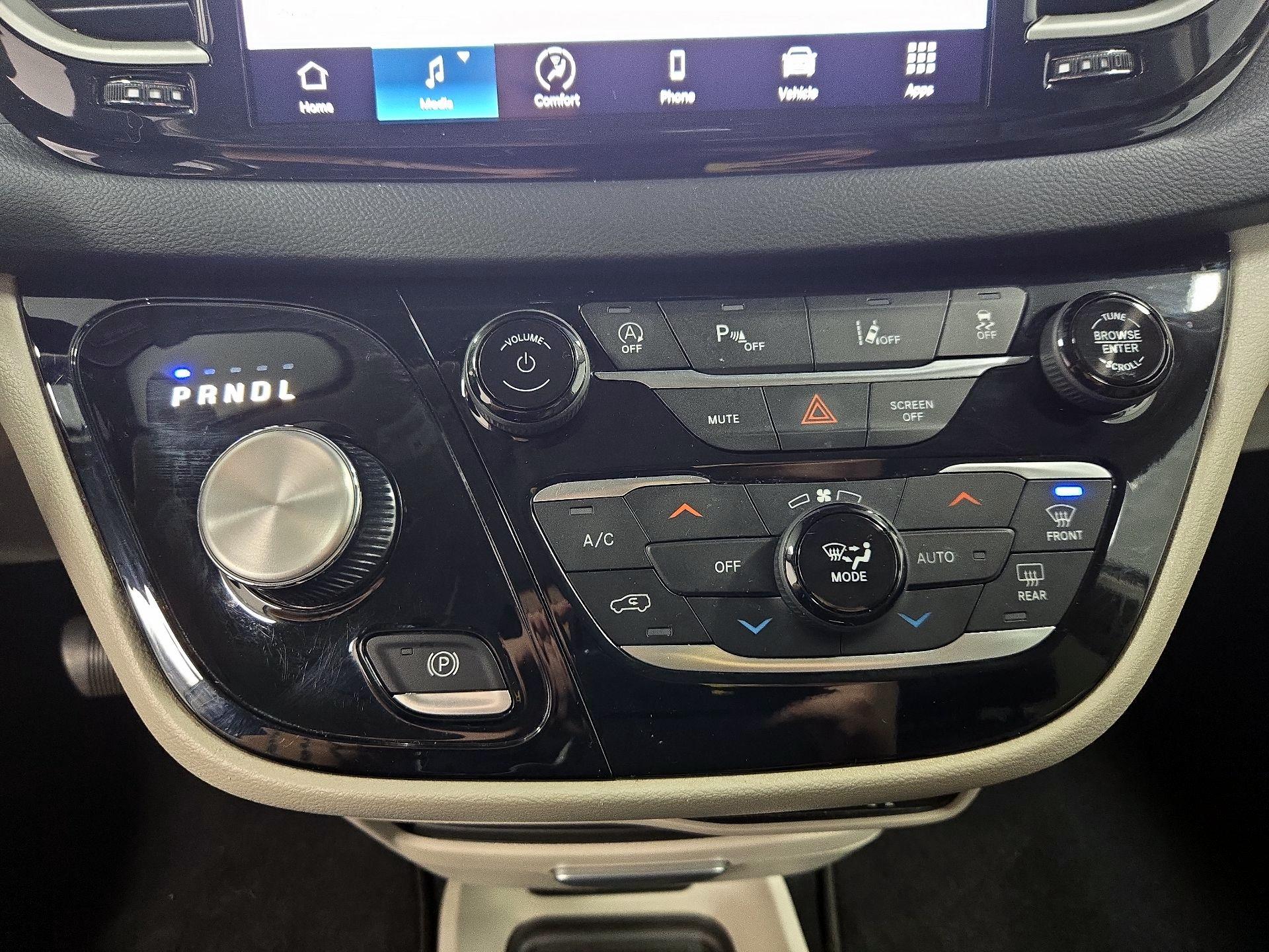 Thumbnail: 2023 Chrysler Pacifica - 17