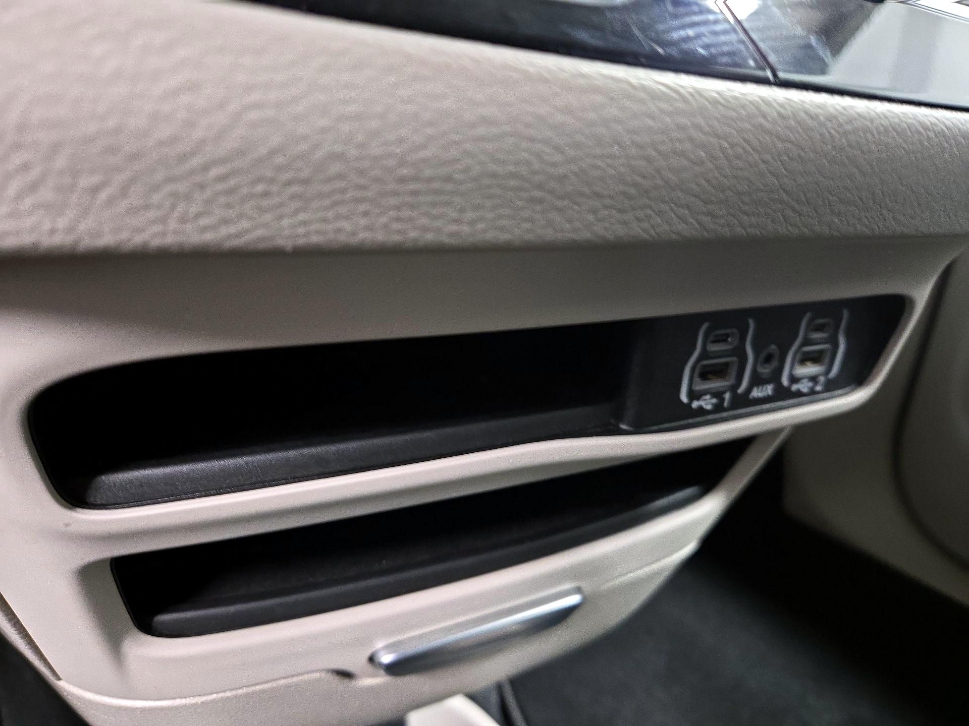 Thumbnail: 2023 Chrysler Pacifica - 18