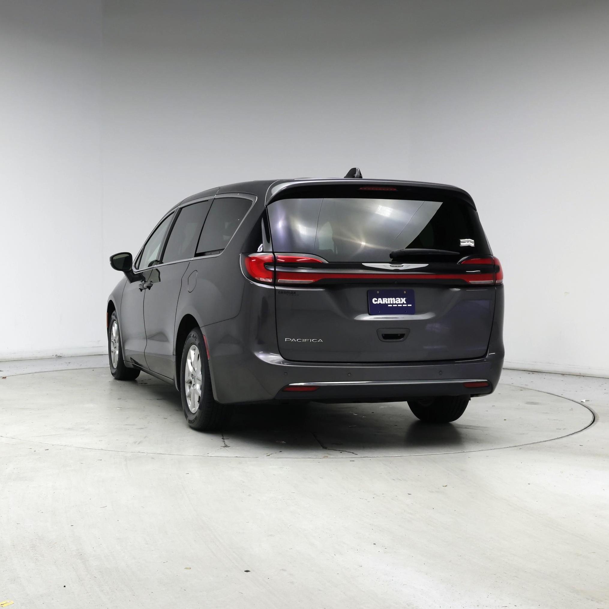 Thumbnail: 2023 Chrysler Pacifica - 6