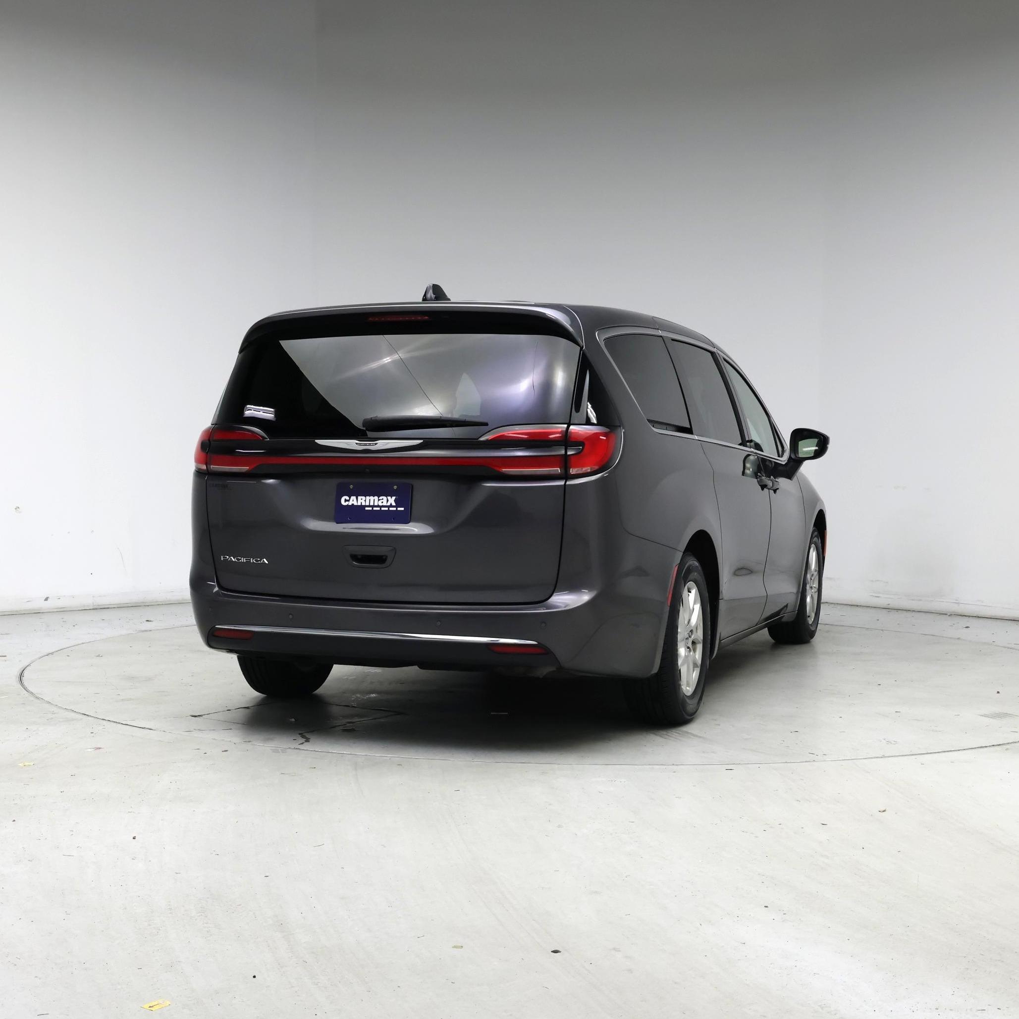 Thumbnail: 2023 Chrysler Pacifica - 8