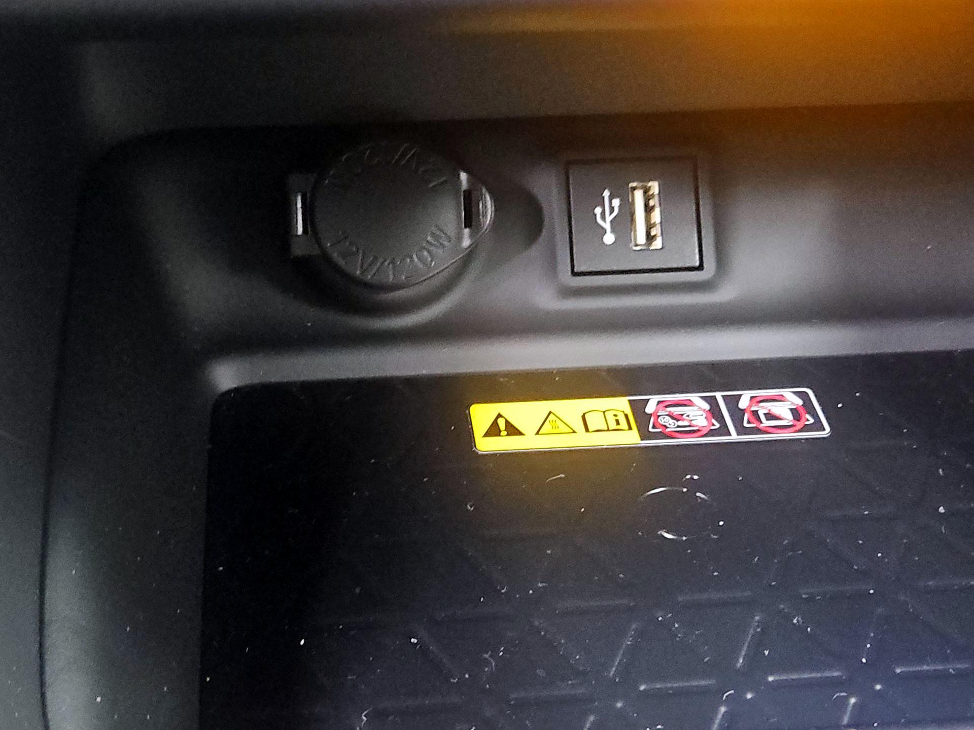 Thumbnail: 2025 Toyota RAV4 - 18