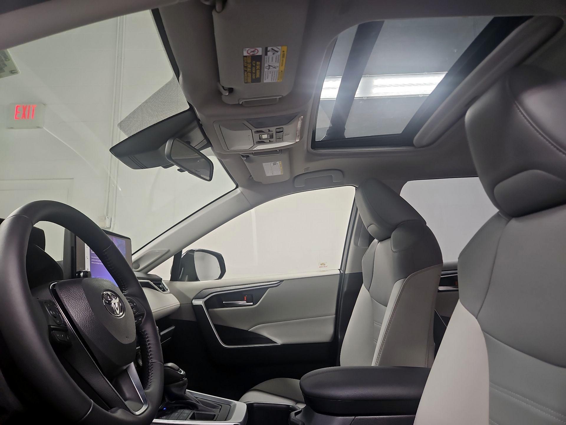 Thumbnail: 2025 Toyota RAV4 - 19