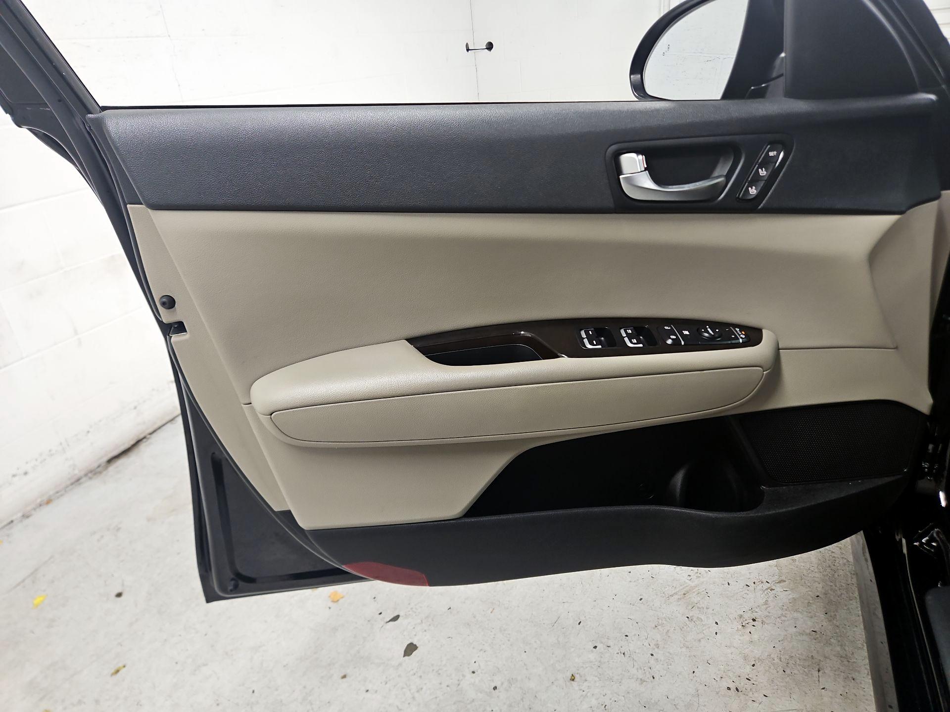 Thumbnail: 2017 Kia Optima - 12