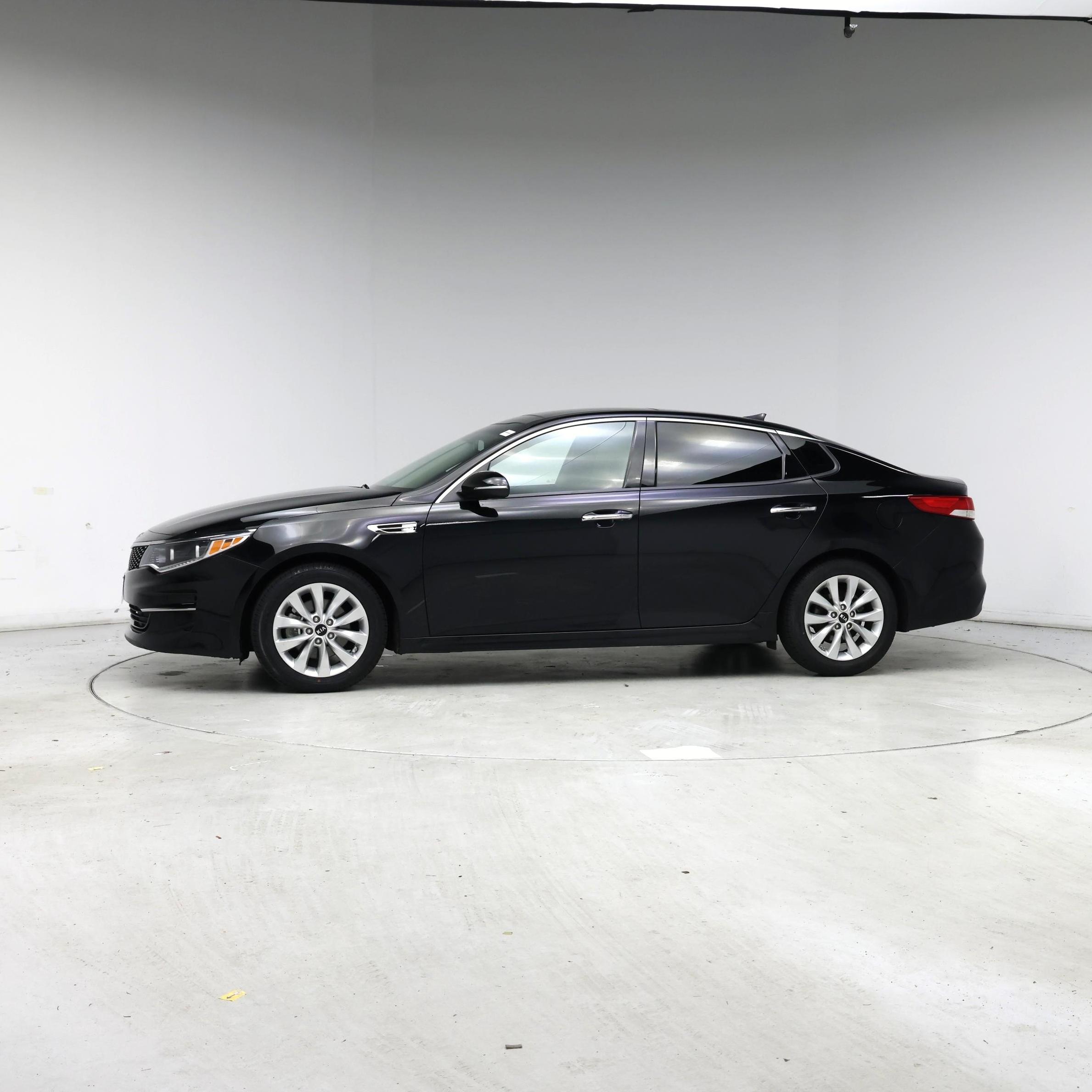 Thumbnail: 2017 Kia Optima - 3