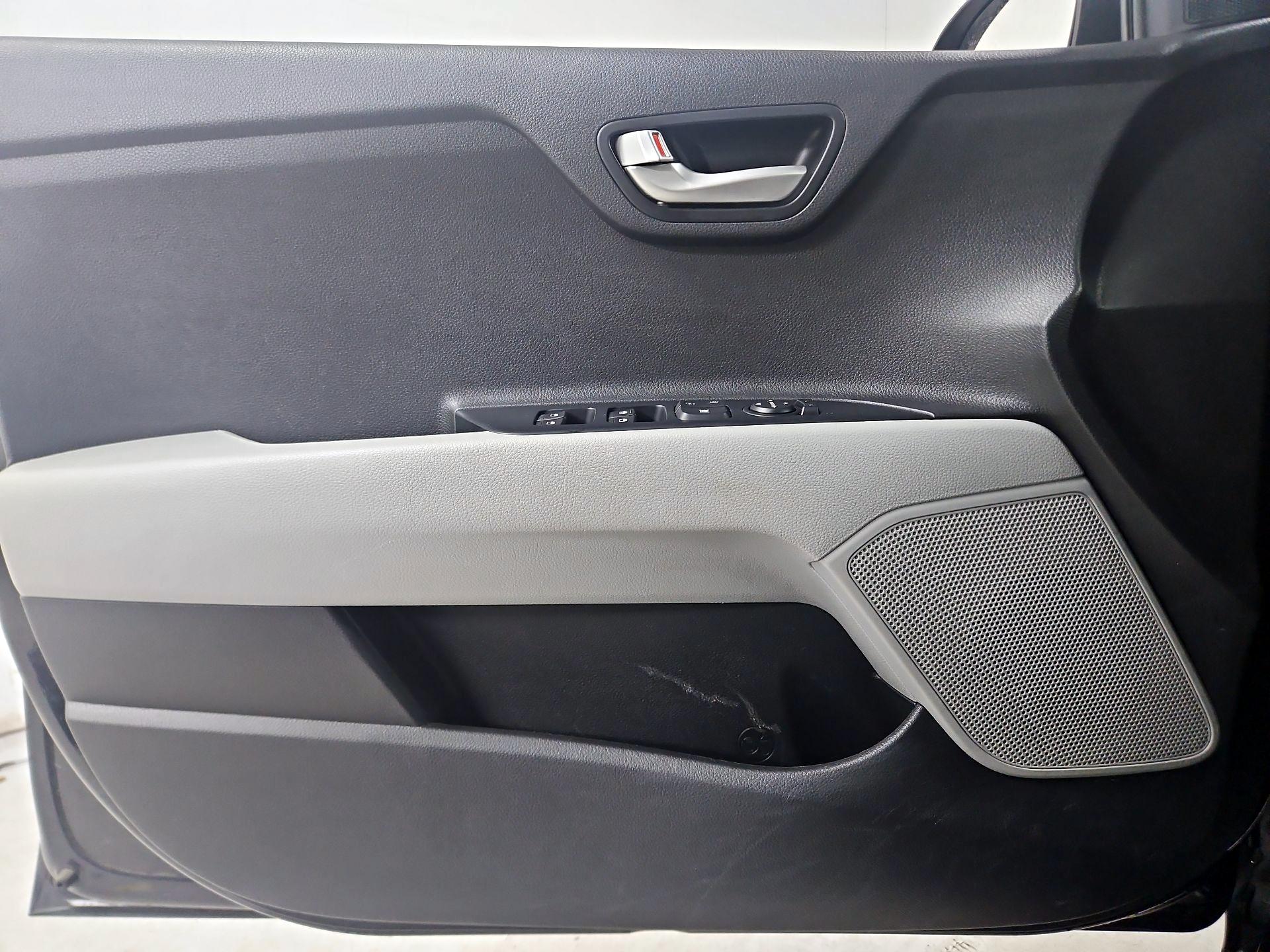 Thumbnail: 2019 Kia Rio - 12