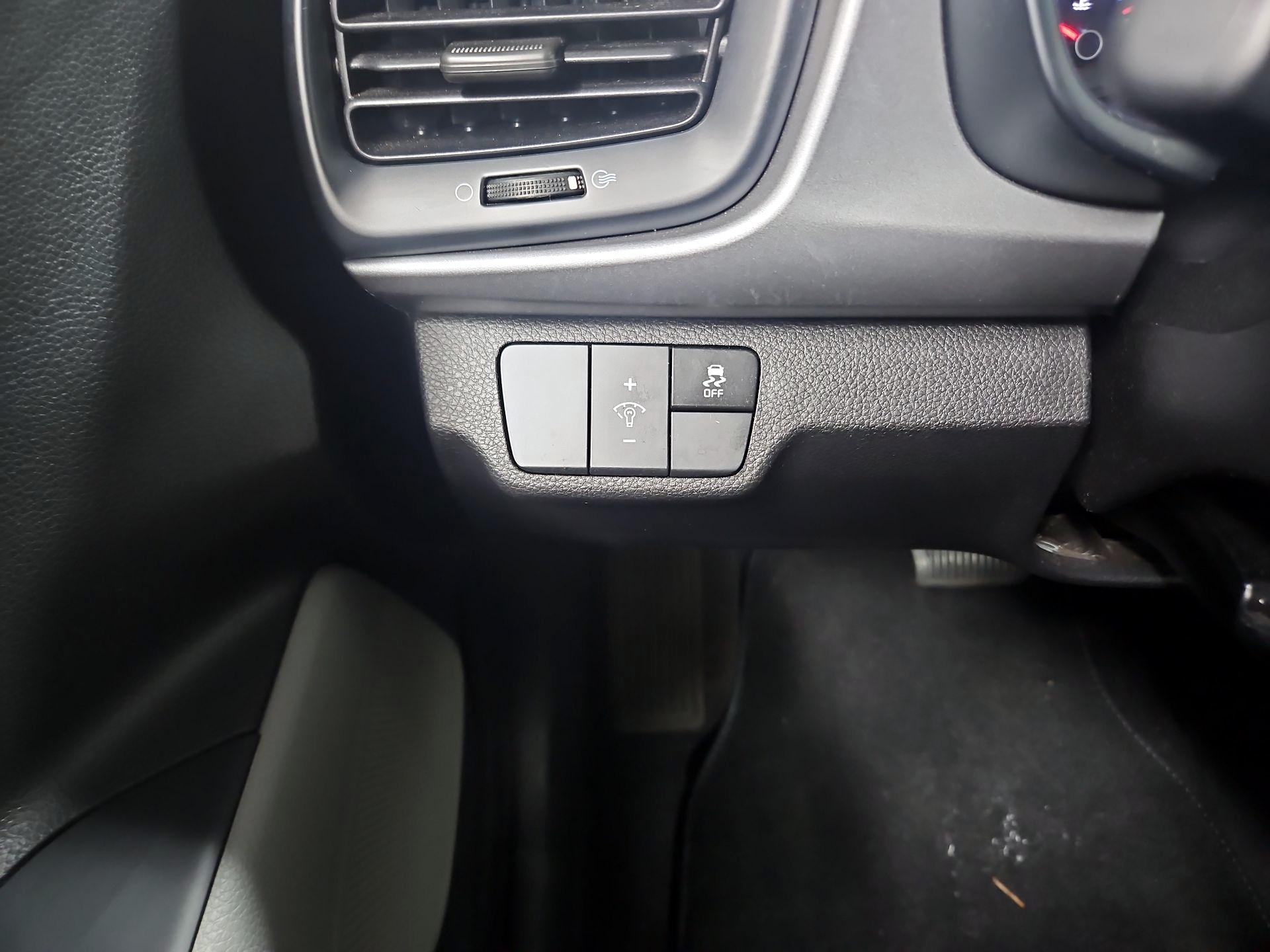 Thumbnail: 2019 Kia Rio - 13