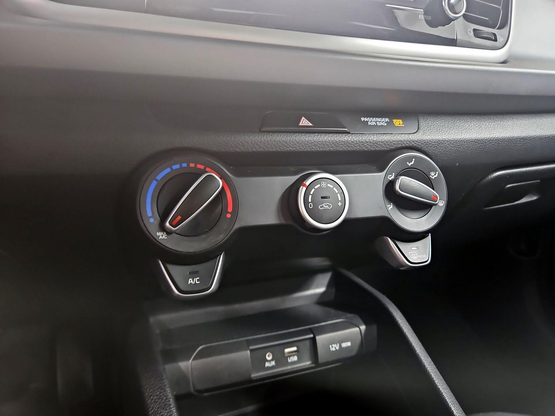 Thumbnail: 2019 Kia Rio - 16