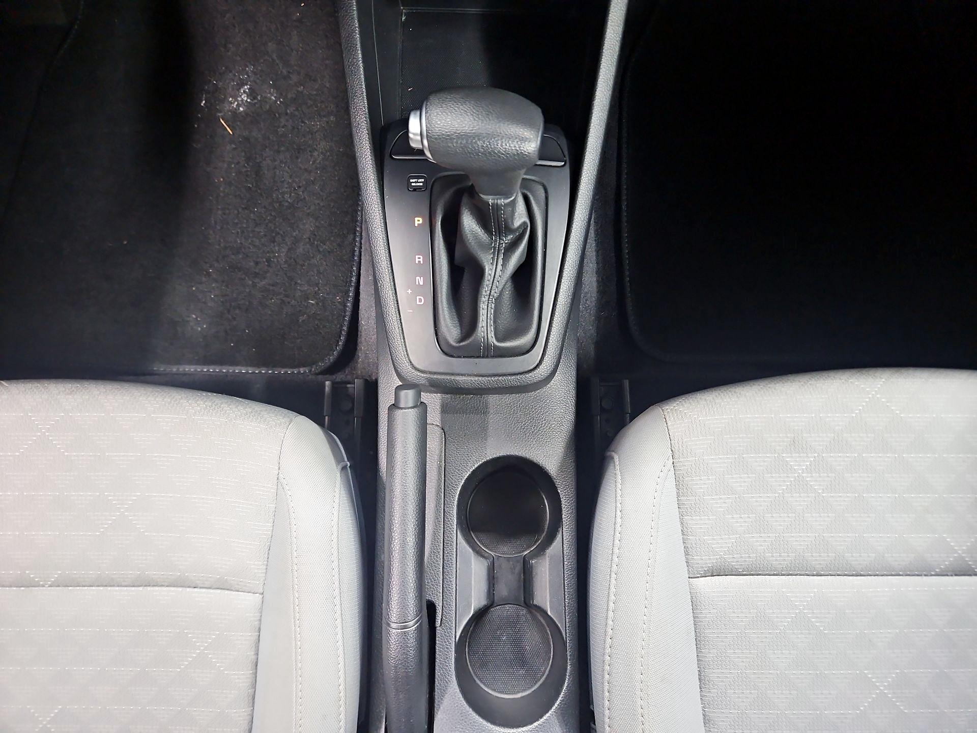 Thumbnail: 2019 Kia Rio - 17