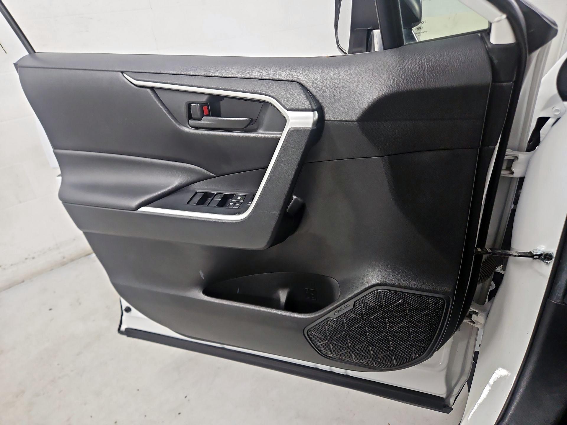 Thumbnail: 2021 Toyota RAV4 - 12