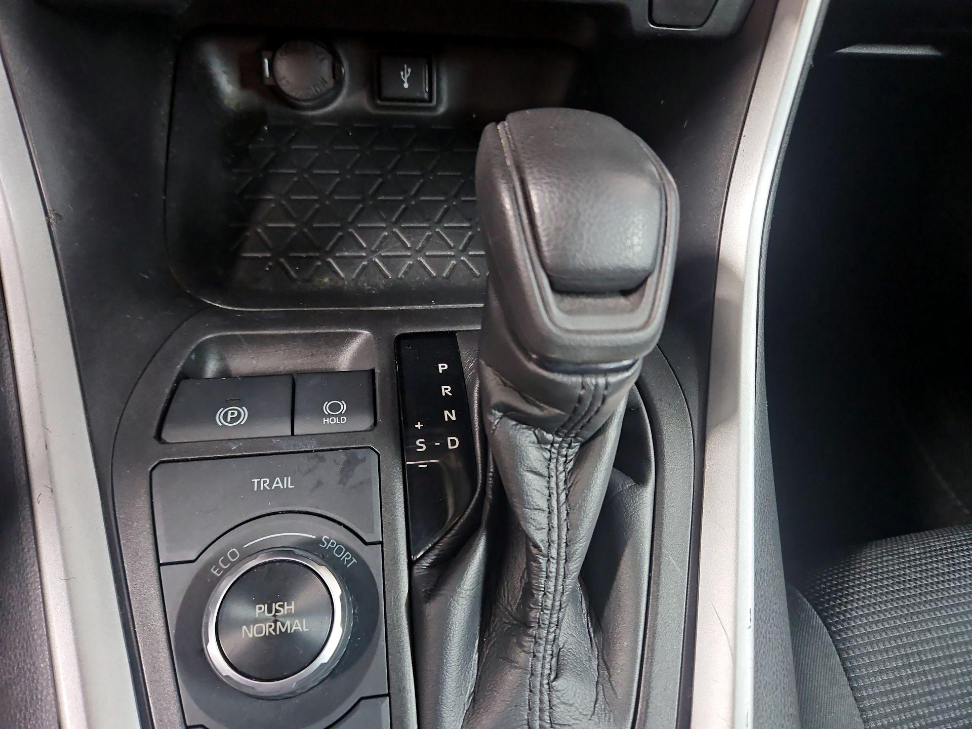 Thumbnail: 2021 Toyota RAV4 - 17