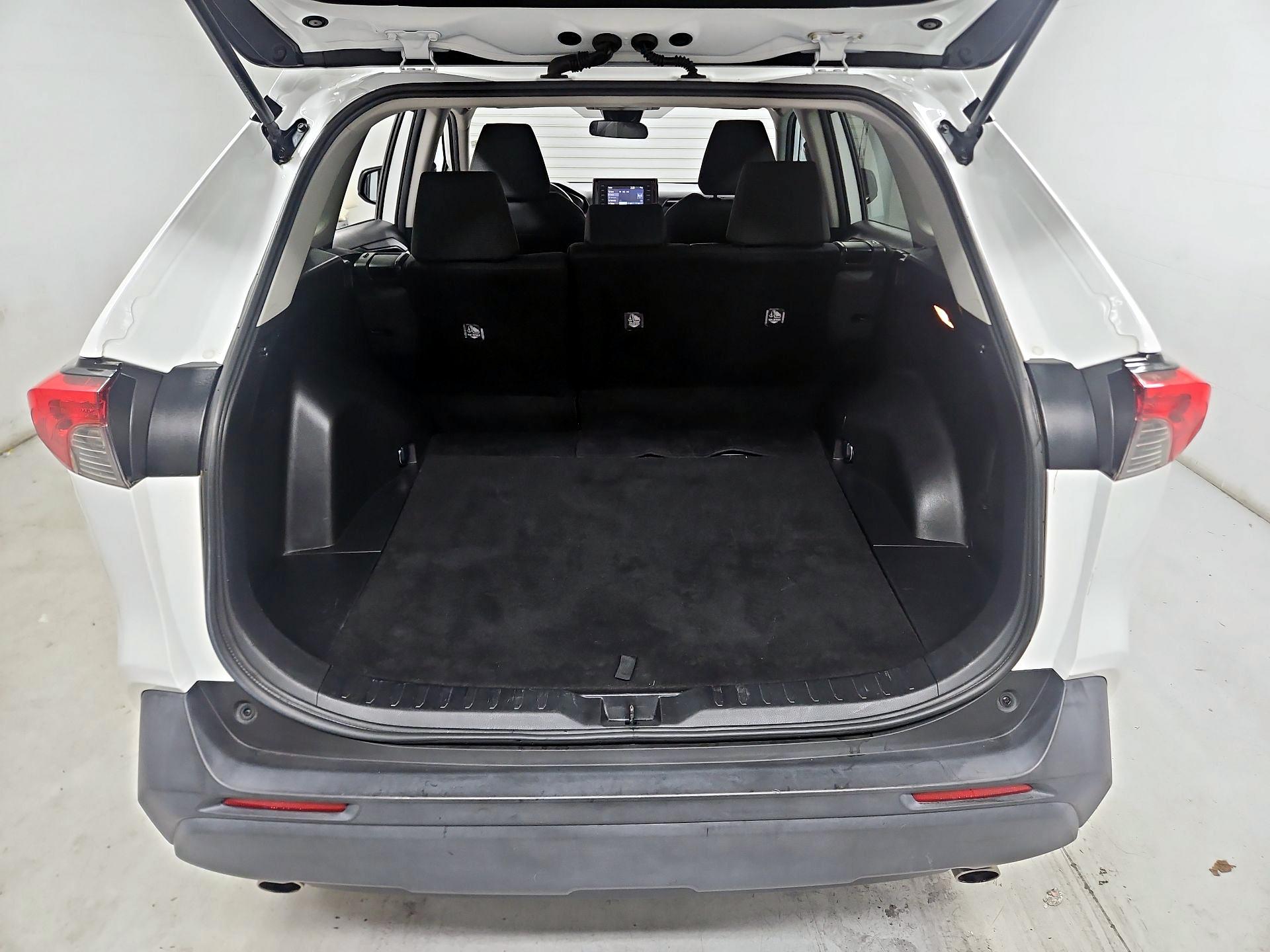 Thumbnail: 2021 Toyota RAV4 - 20