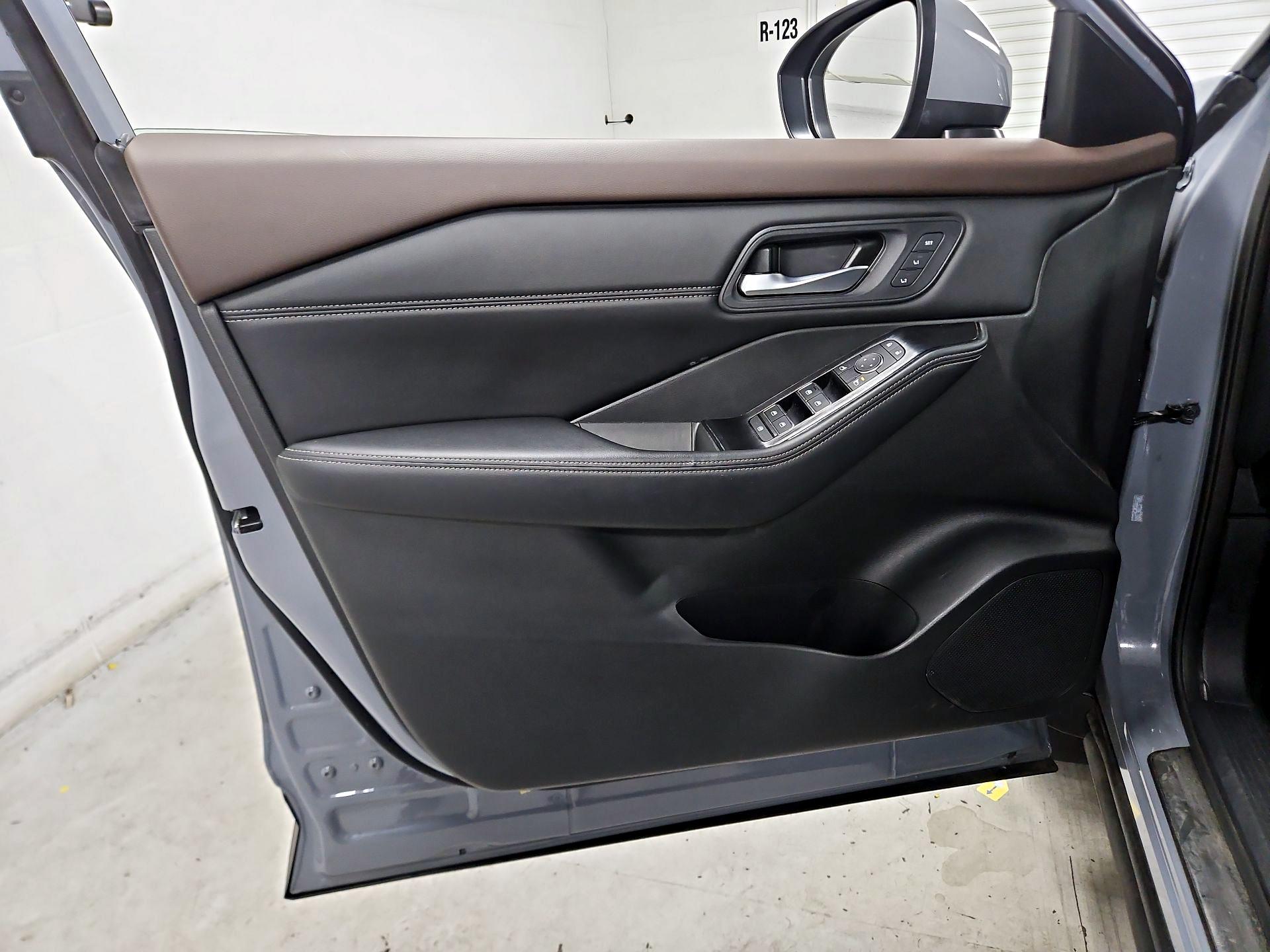 Thumbnail: 2023 Nissan Rogue - 12