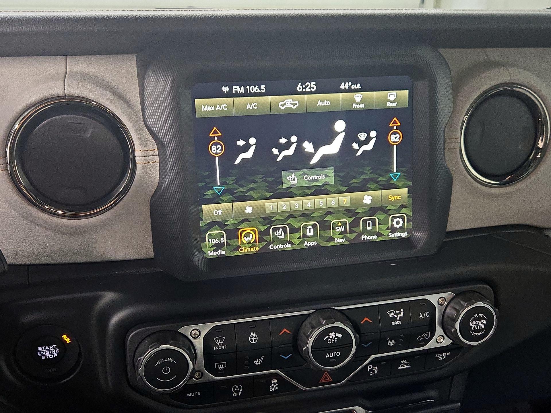 Thumbnail: 2023 Jeep Gladiator - 17