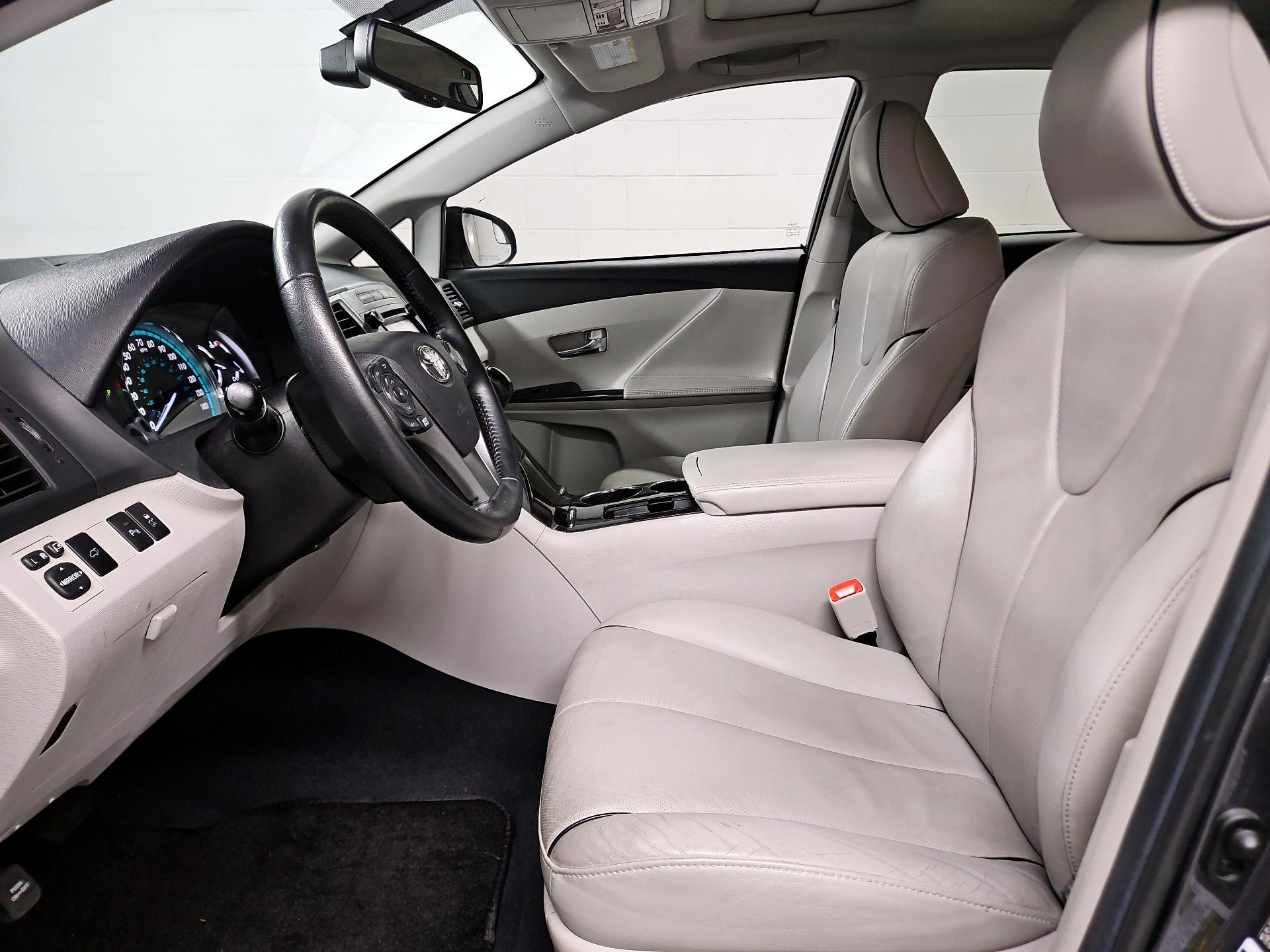 Thumbnail: 2015 Toyota Venza - 11