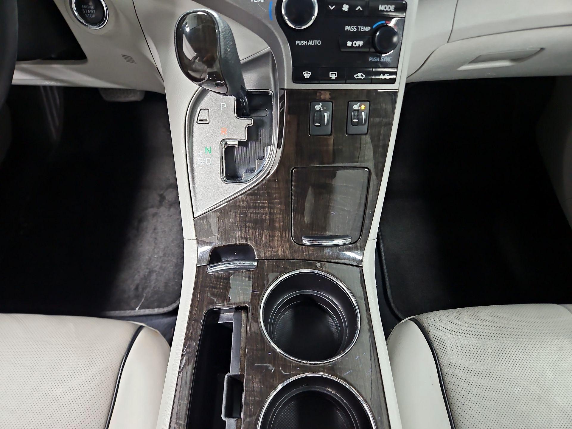 Thumbnail: 2015 Toyota Venza - 18