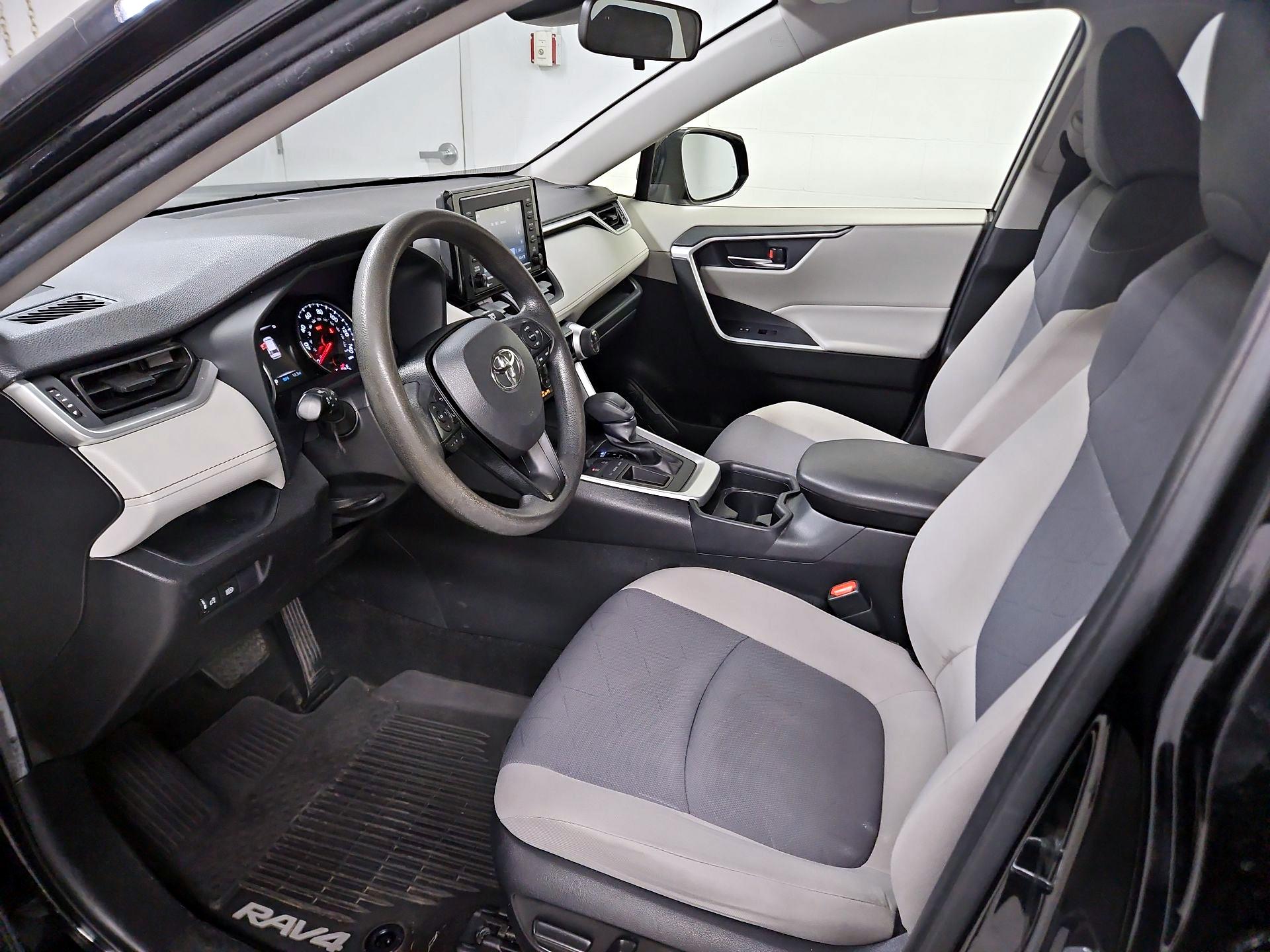 Thumbnail: 2020 Toyota RAV4 - 11