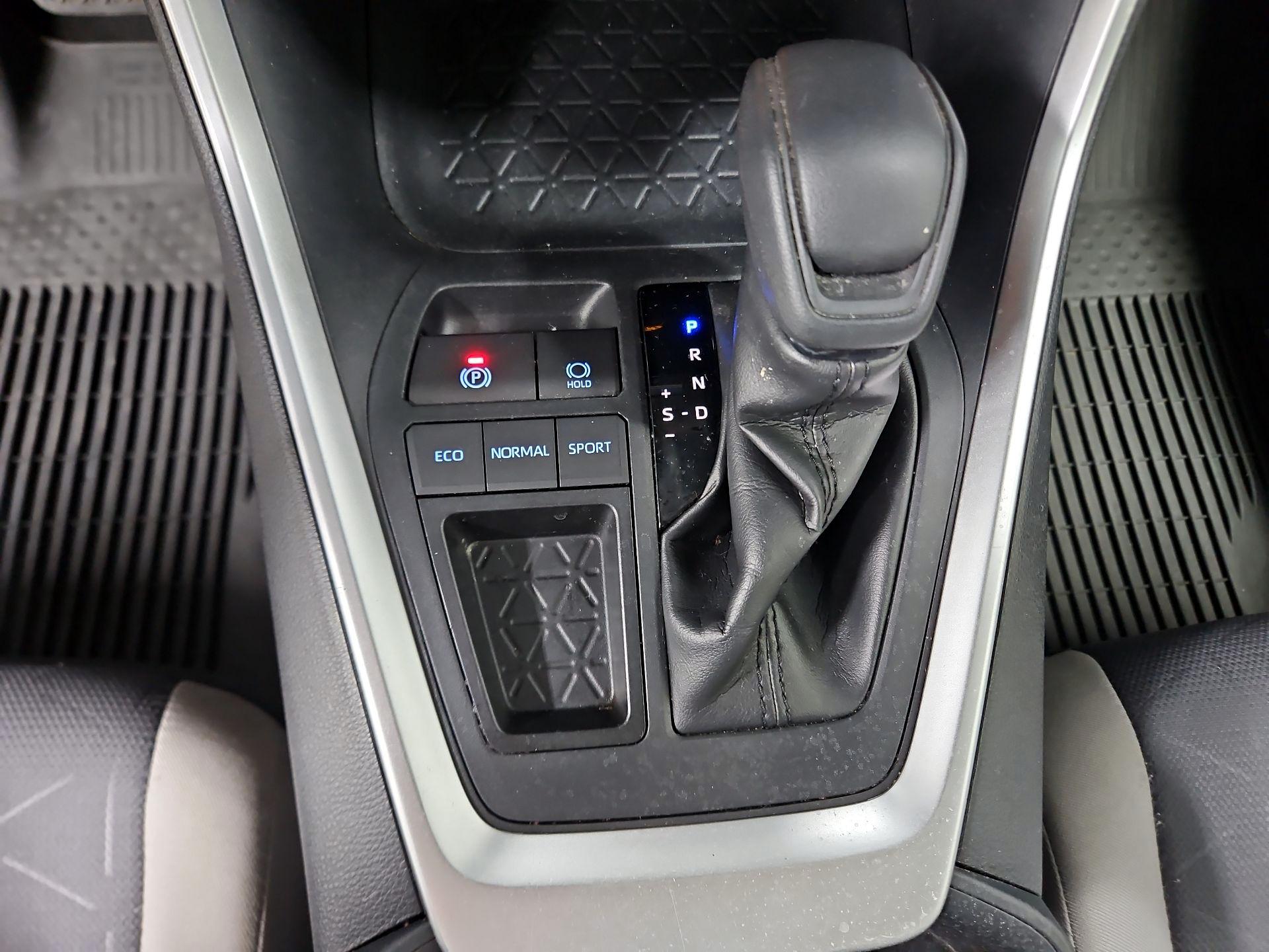 Thumbnail: 2020 Toyota RAV4 - 17