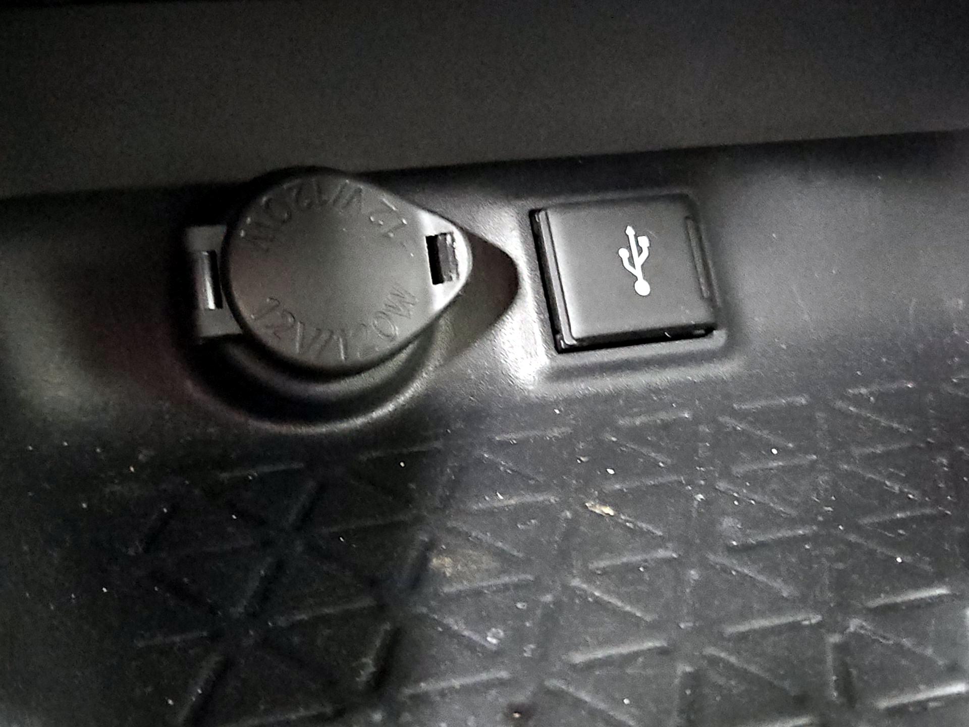 Thumbnail: 2020 Toyota RAV4 - 18