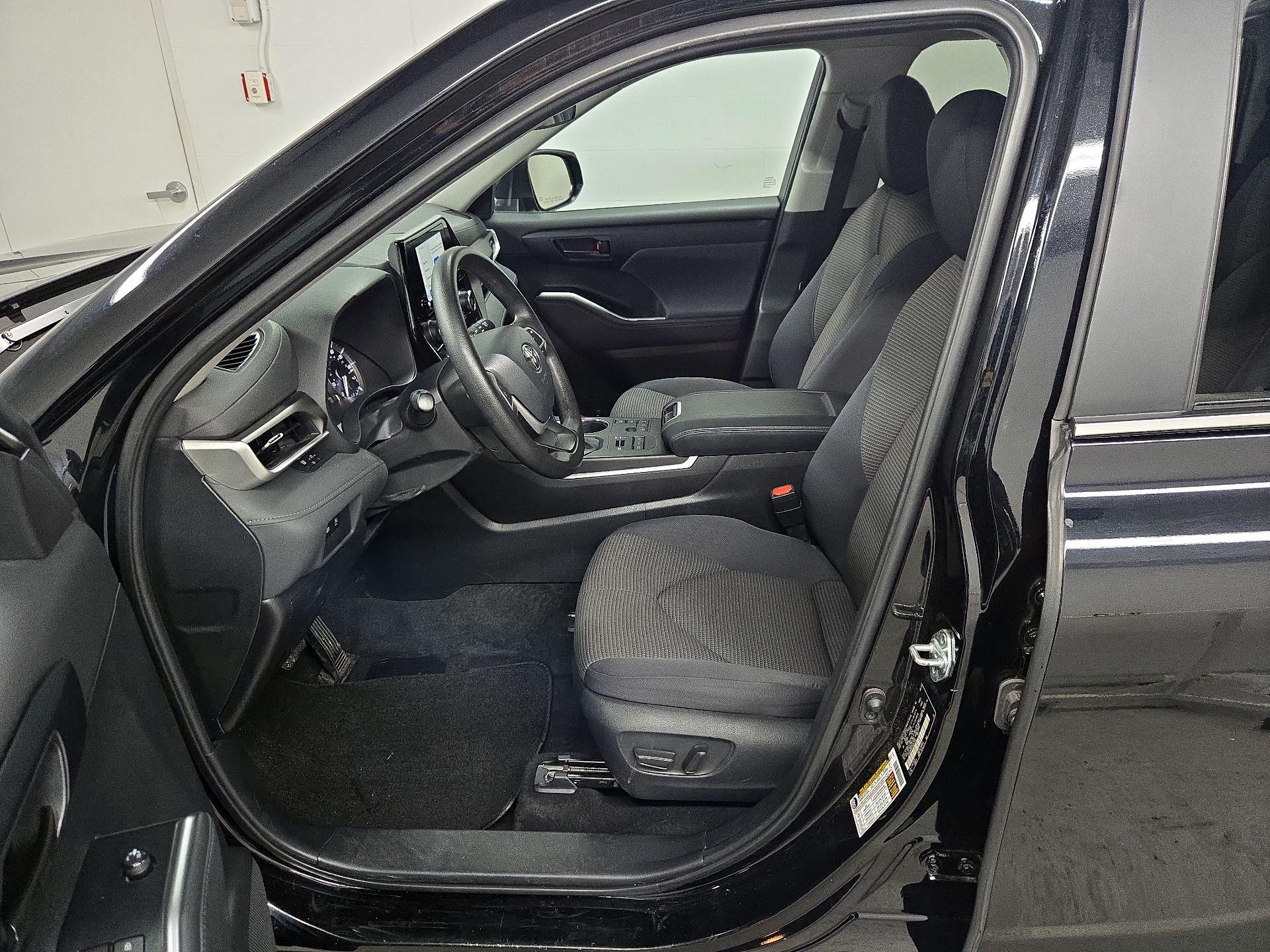 Thumbnail: 2023 Toyota Highlander - 11