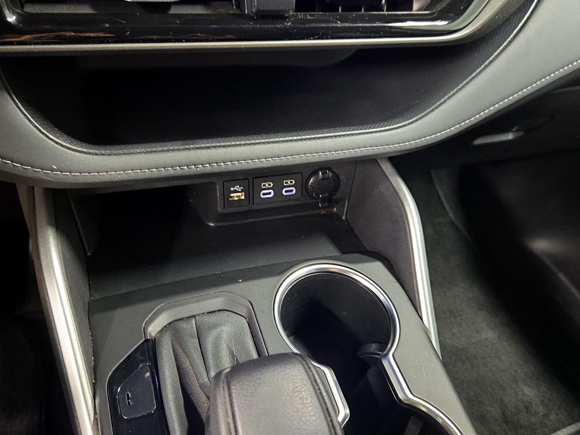 Thumbnail: 2023 Toyota Highlander - 18