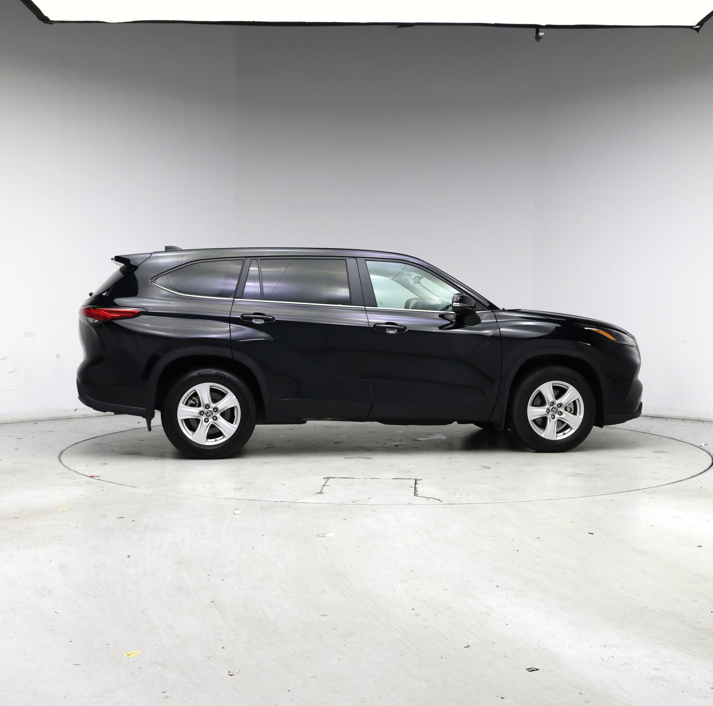 Thumbnail: 2023 Toyota Highlander - 7